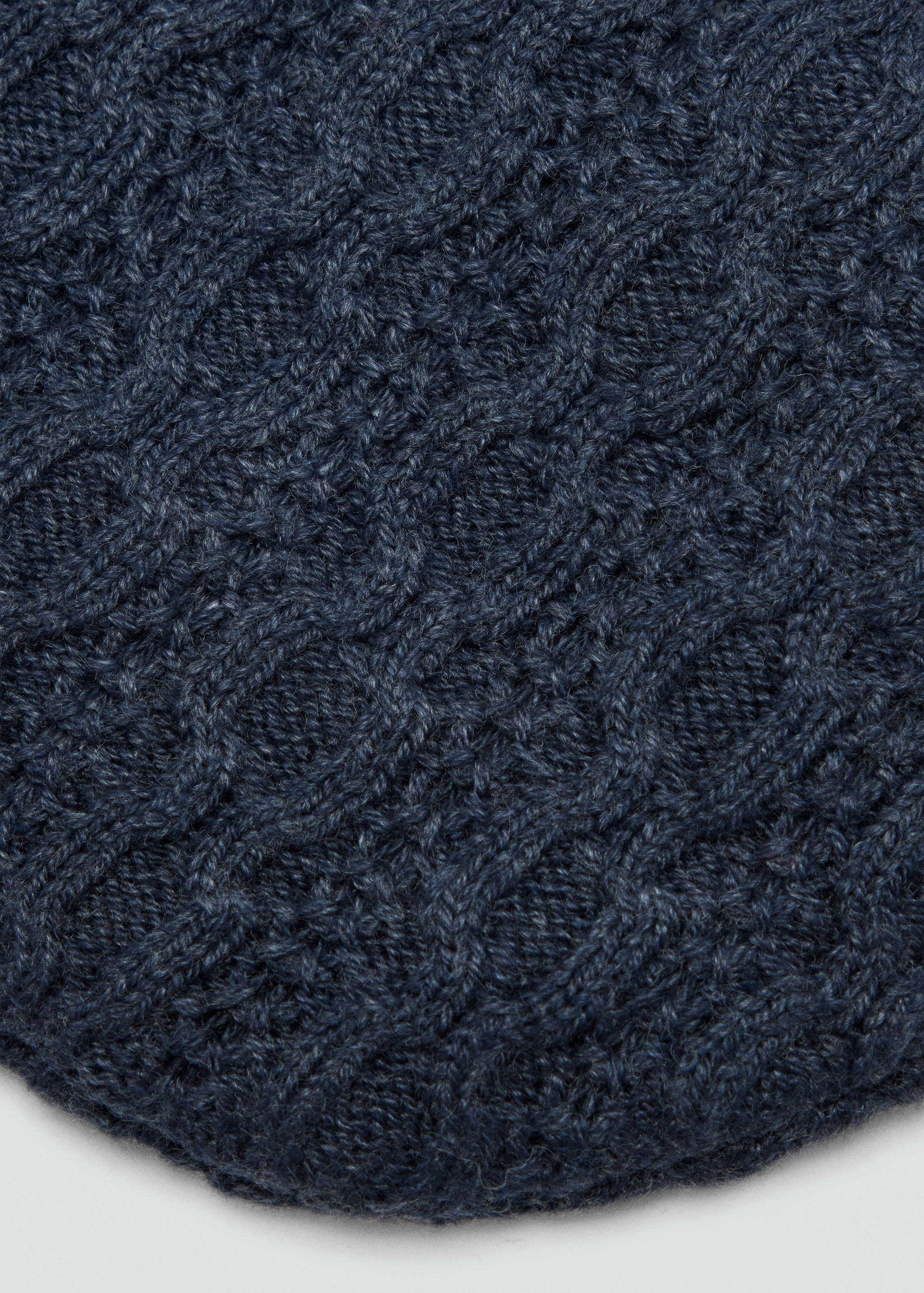 Knitted braided hat - Details of the article 1