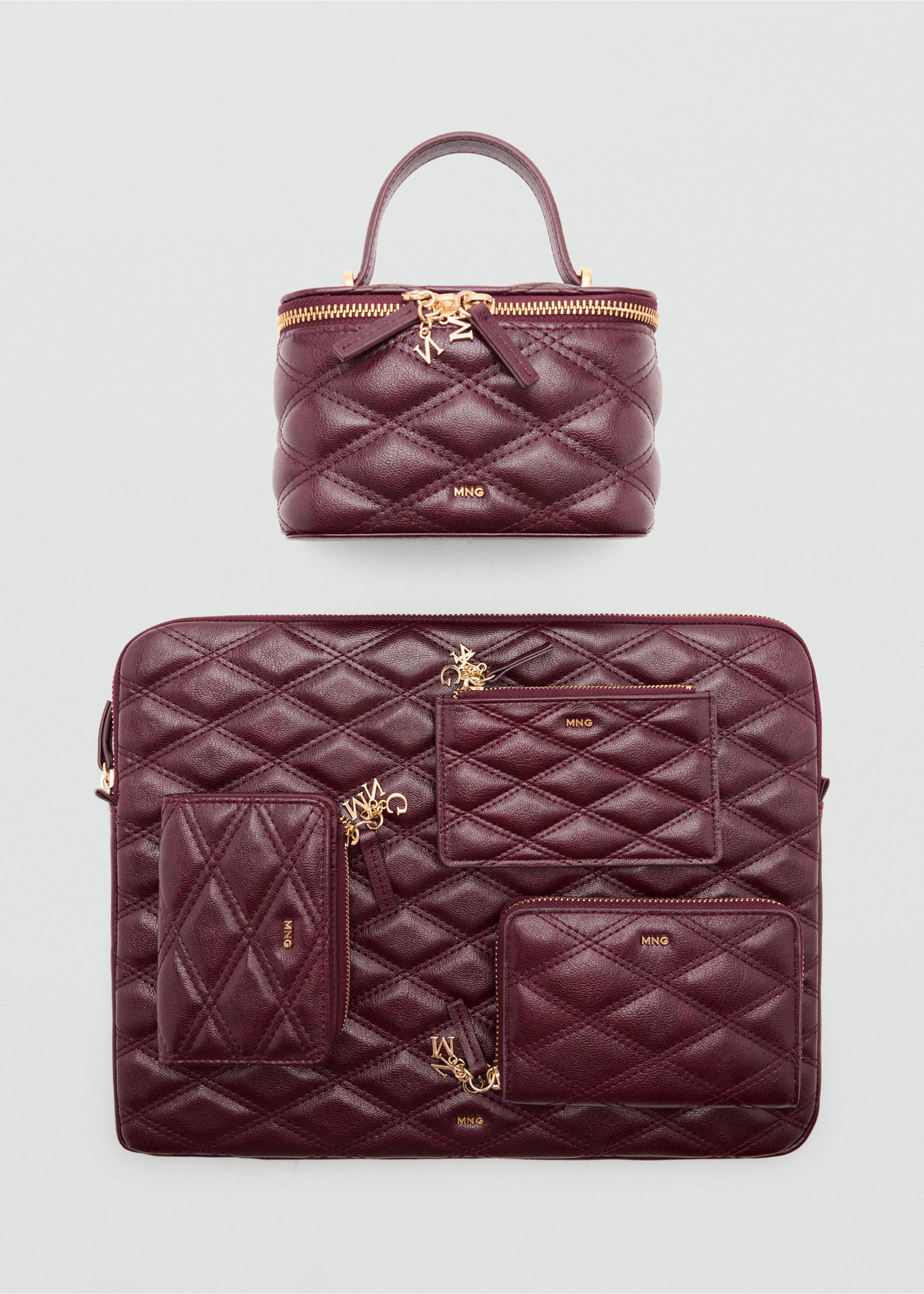 Quilted faux leather wallet with charm detail - Details of the article 2, Cherry. Ref: 37046366-00.