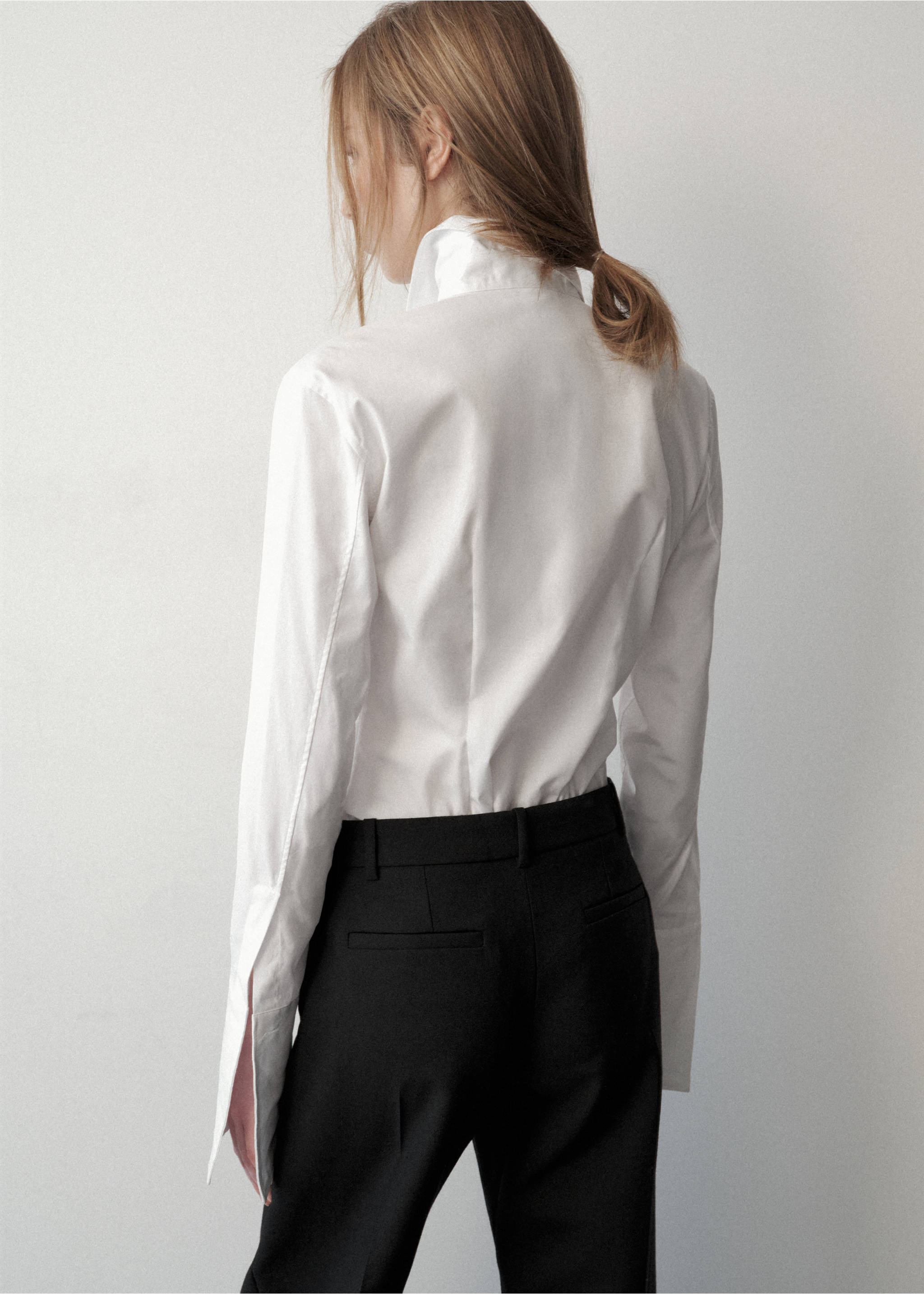 Fitted cotton shirt - Reverse of the article, White. Ref: 37046368-00.