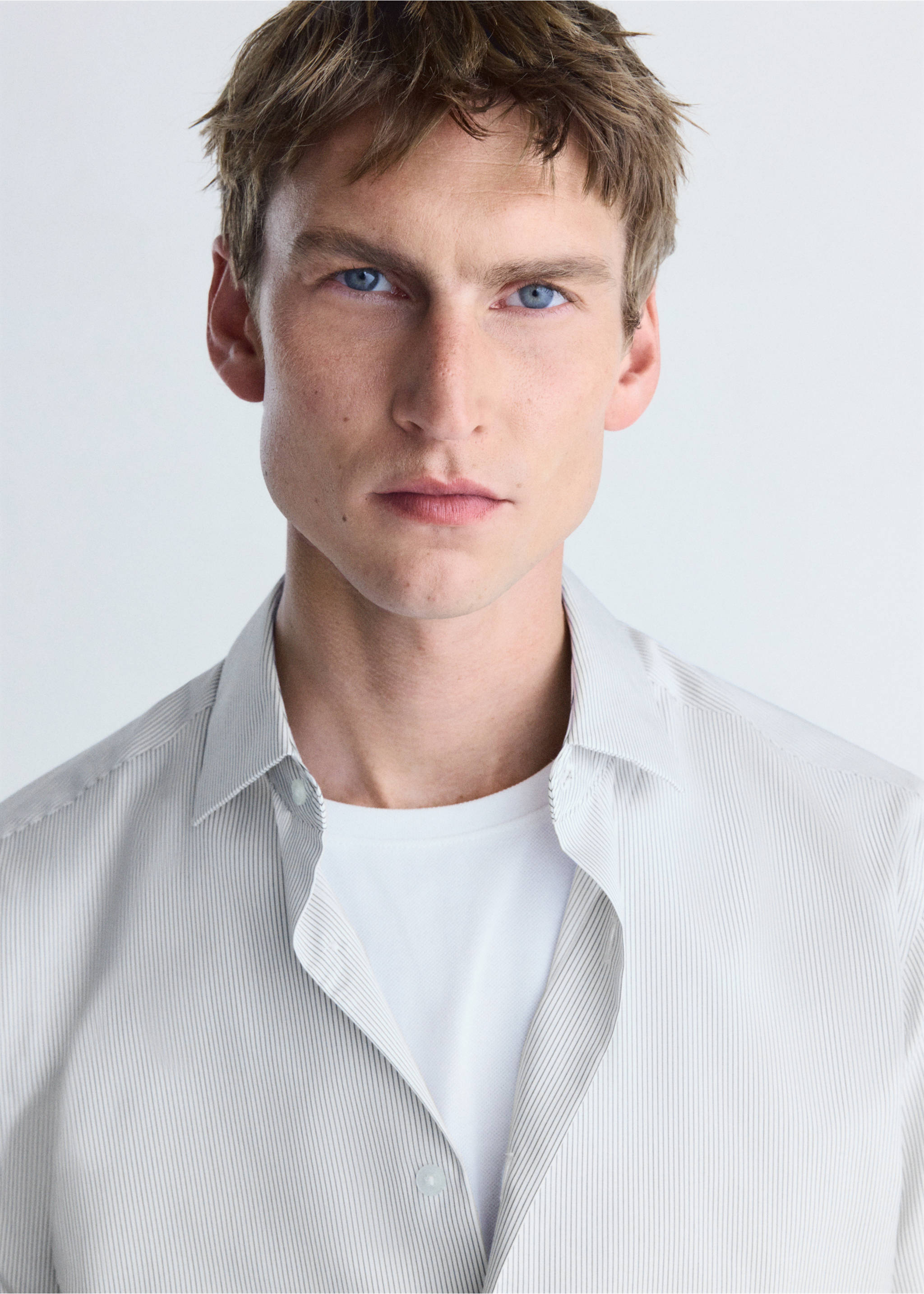 Хлопковая рубашка slim fit в полоску - Деталь изделия 1, Белый. Ref: 37046726-00.