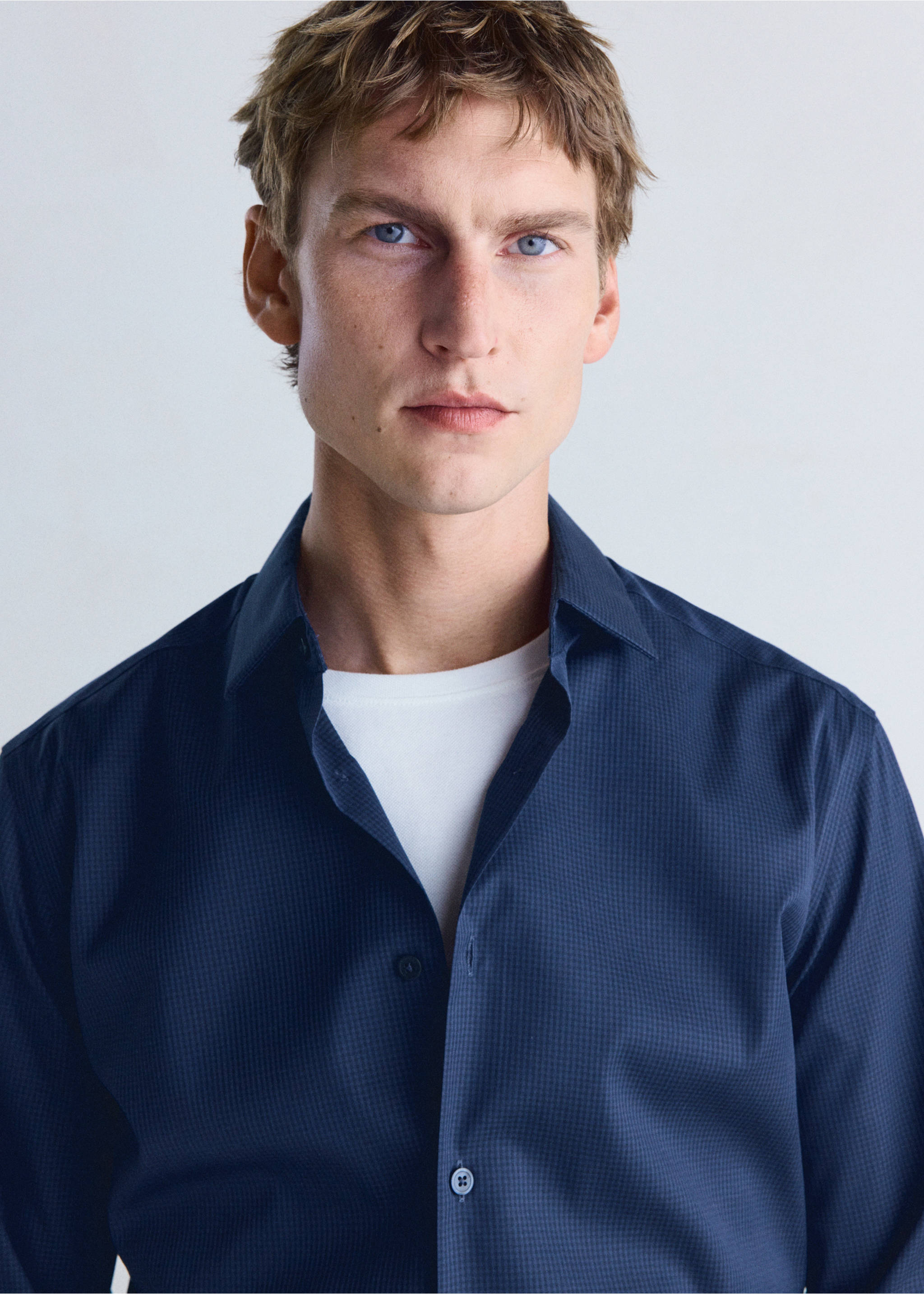 Хлопковая рубашка slim fit в полоску - Деталь изделия 1, Чернильный. Ref: 37046726-00.