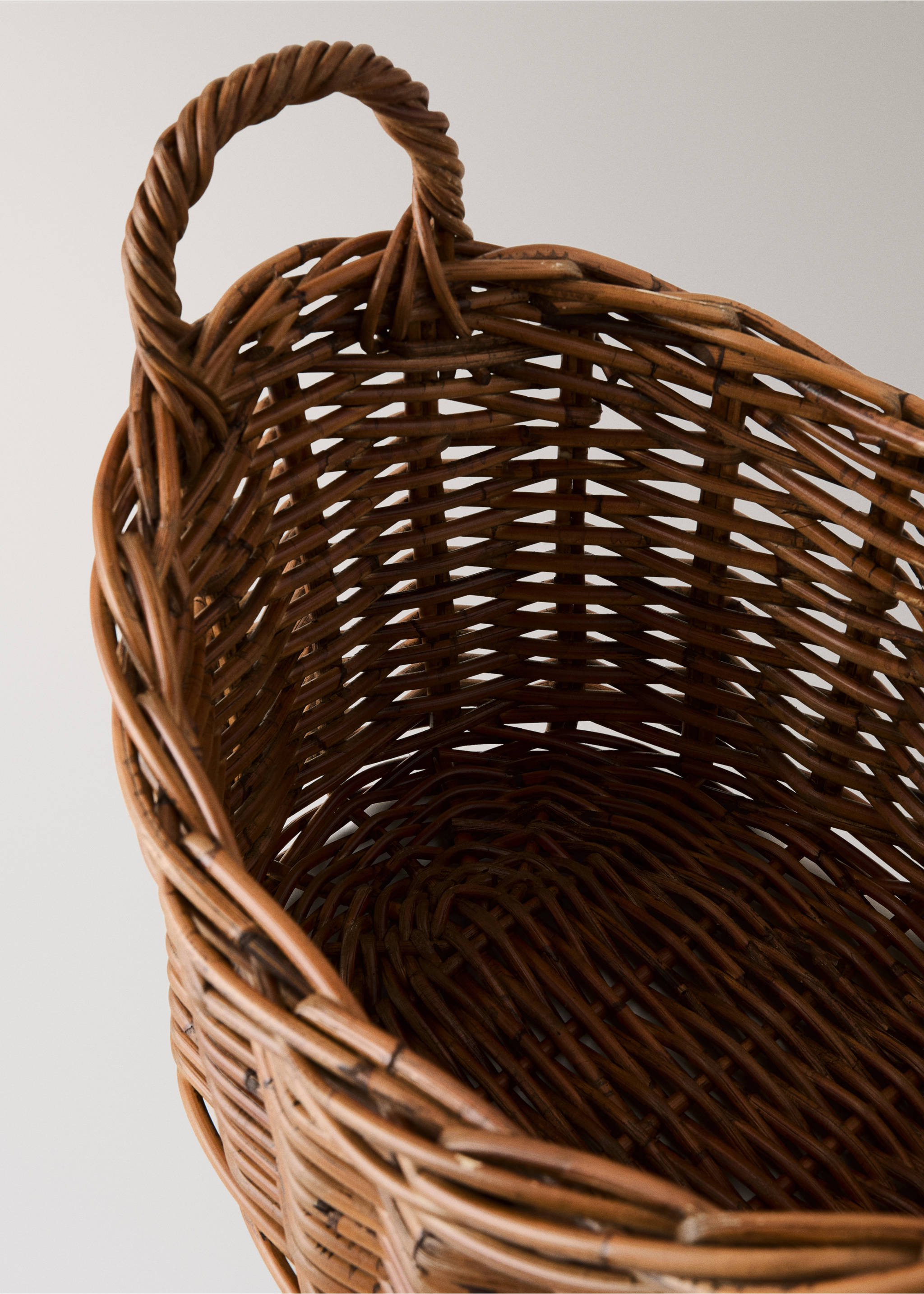 Oval rattan basket - Details of the article 1, Brown. Ref: 37046730-00.