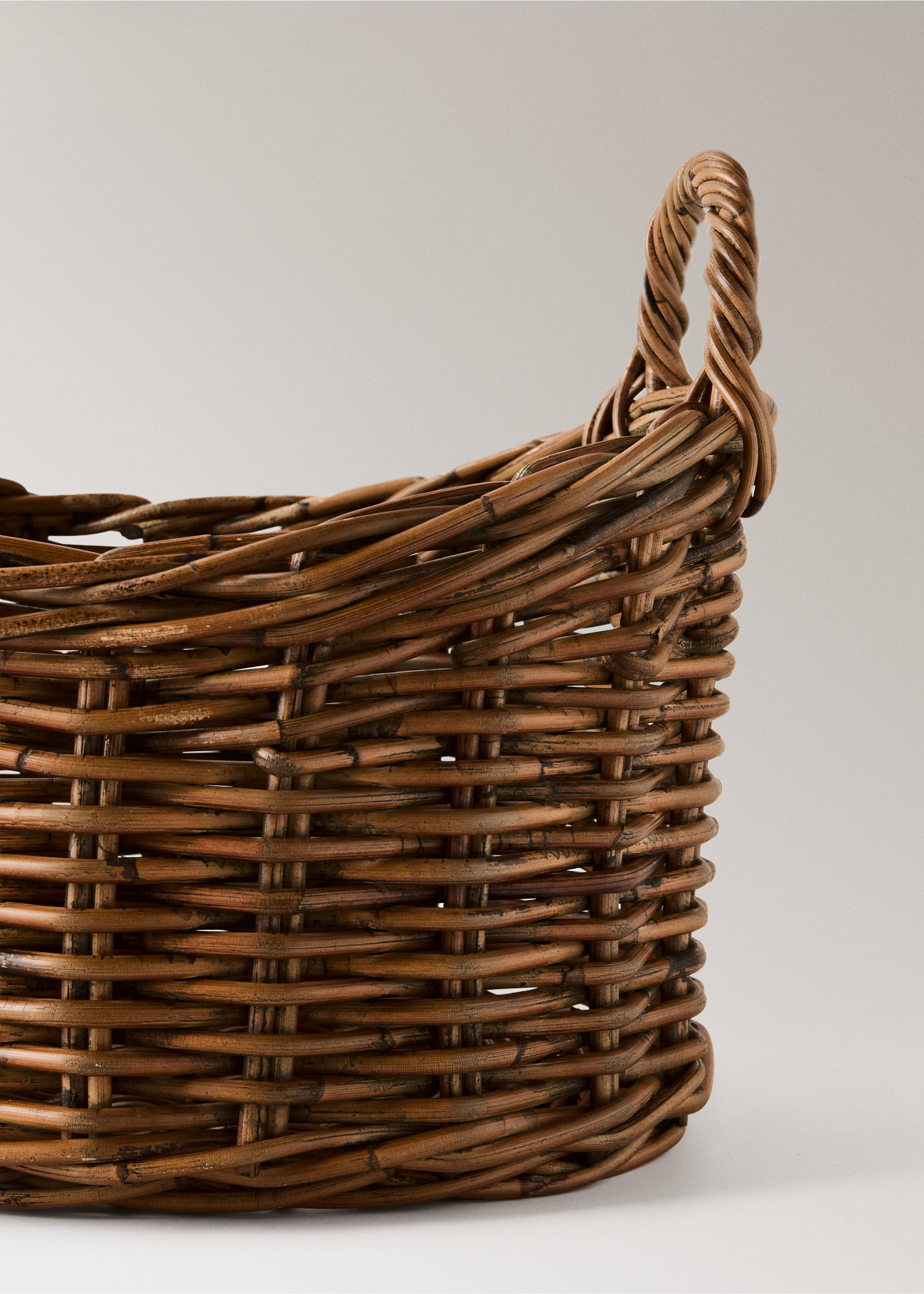 Oval rattan basket - Details of the article 2, Brown. Ref: 37046730-00.