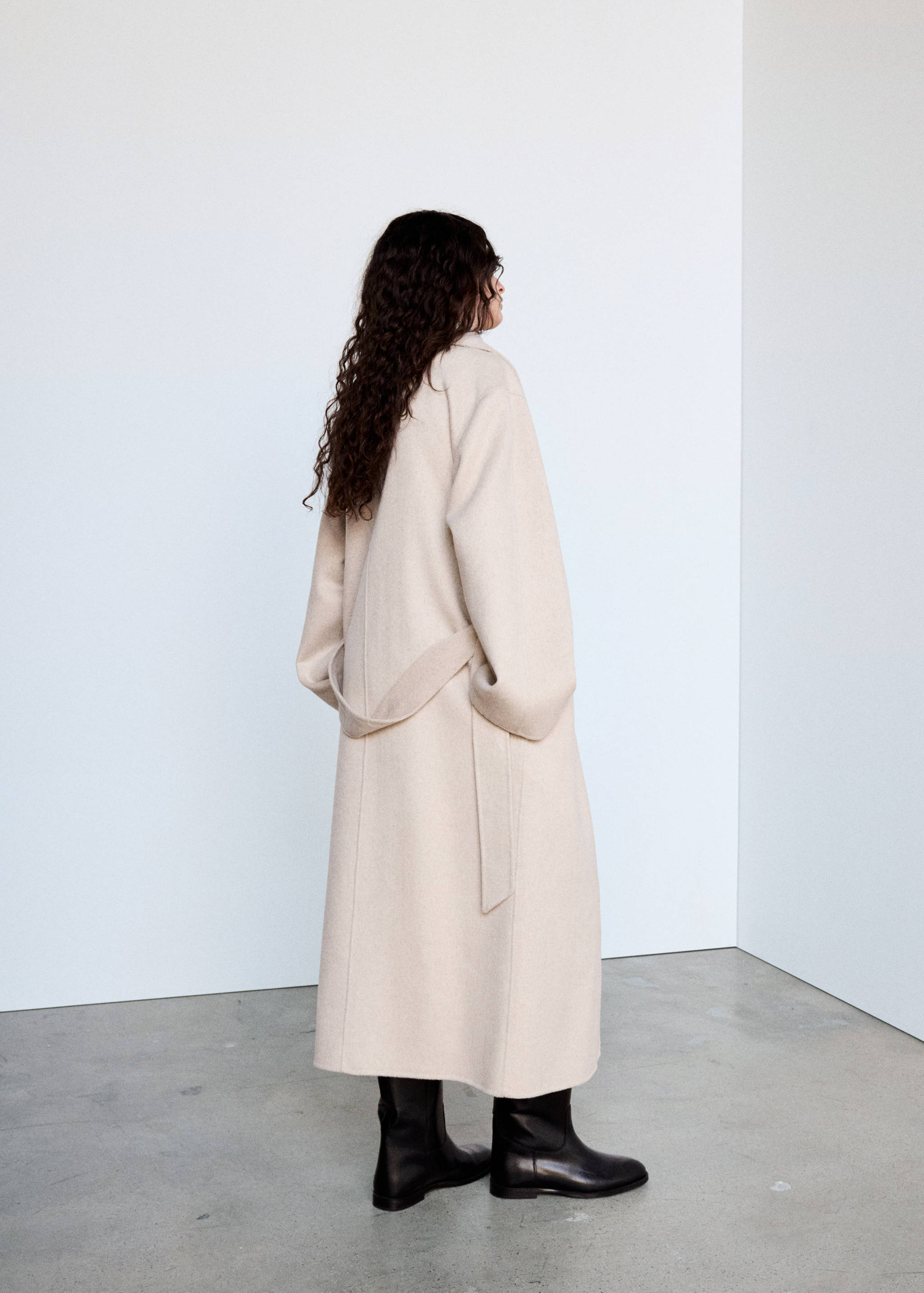 Manteau laine fait à la main ceinture - Verso de l’article