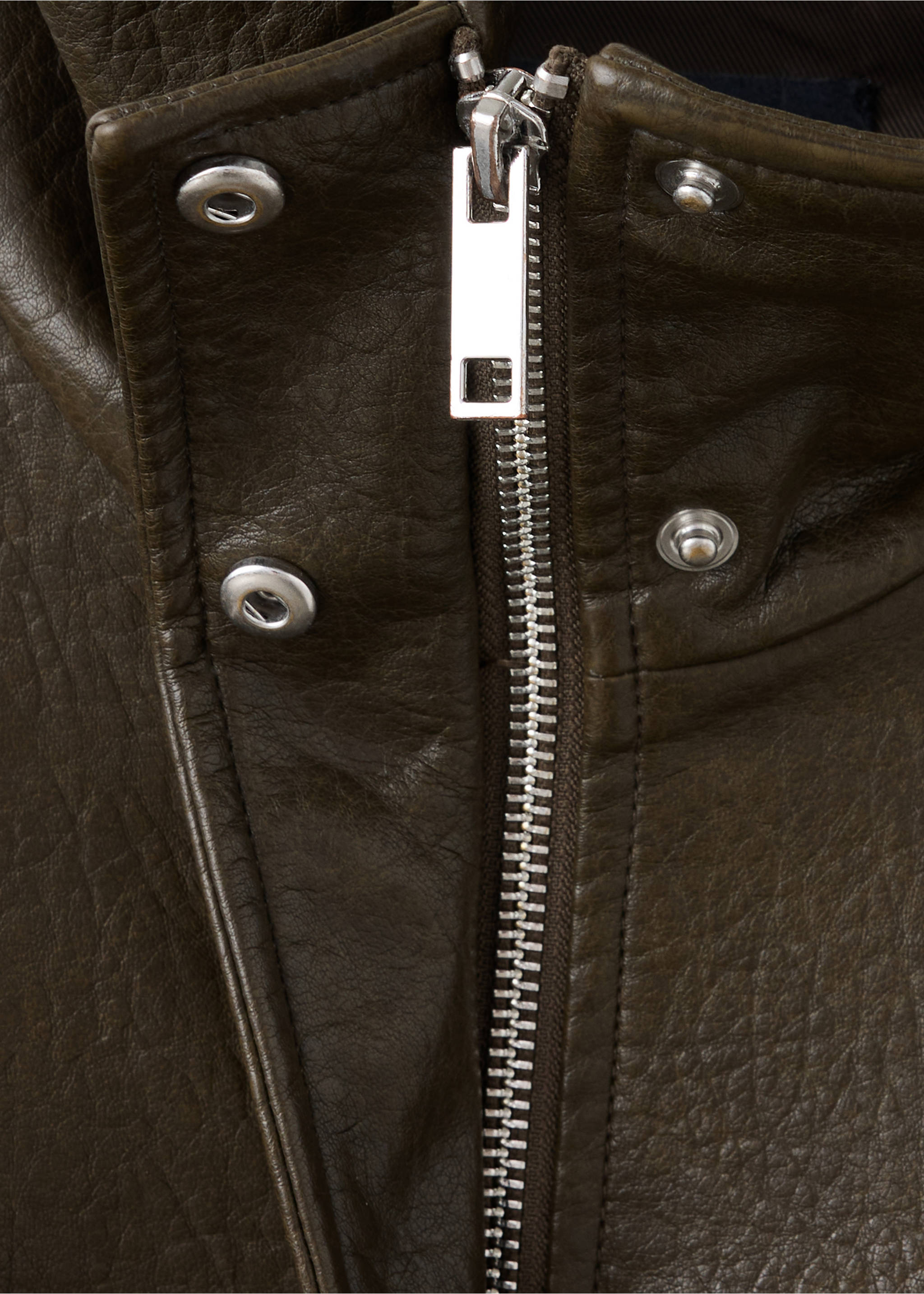 Close-up of an olive green leather jacket collar and zipper detail., Khaki. Ref: 37046742-00.