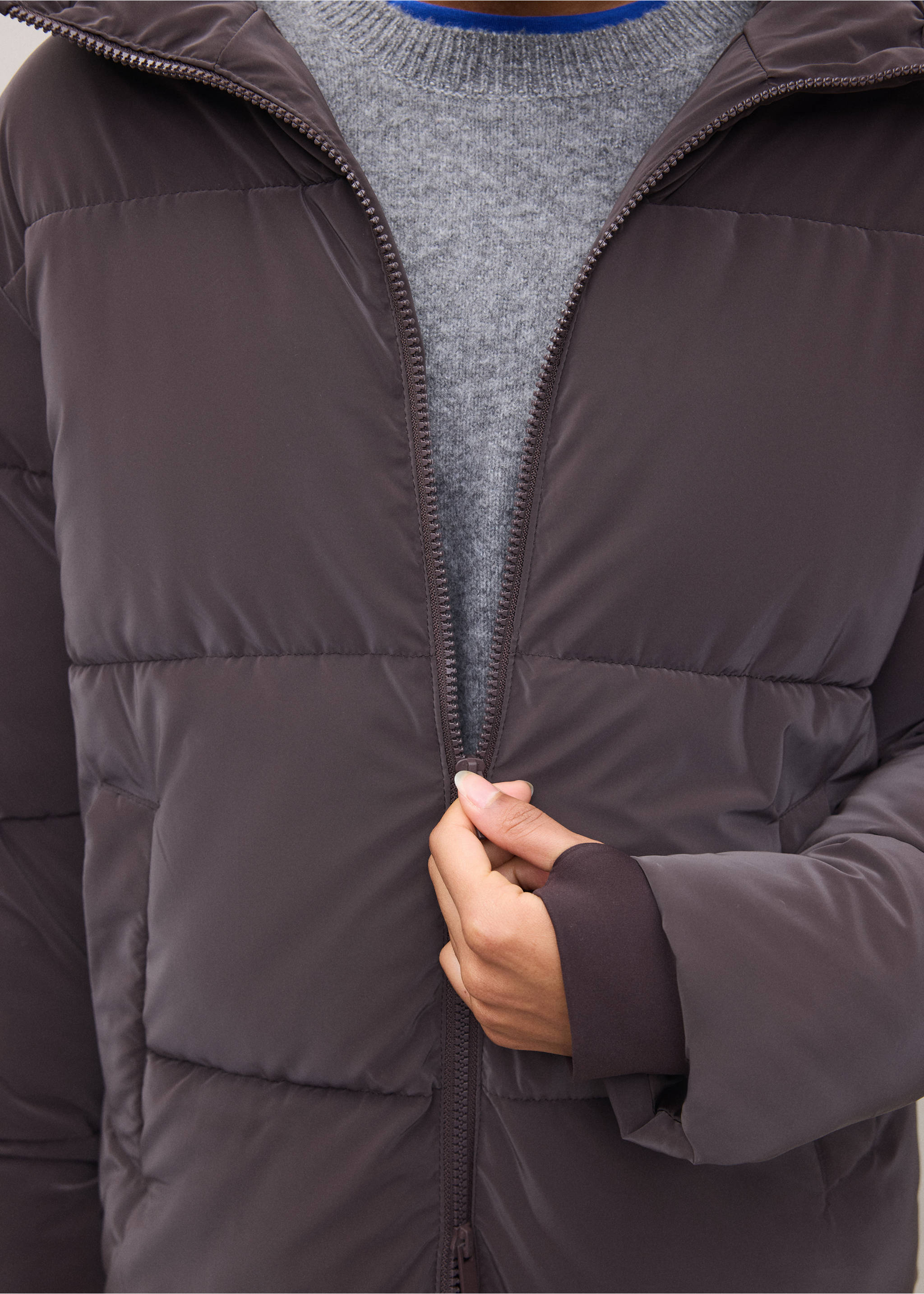 Anorak long capuche amovible - Détail de l'article 3, Marron. Ref: 37047114-00.