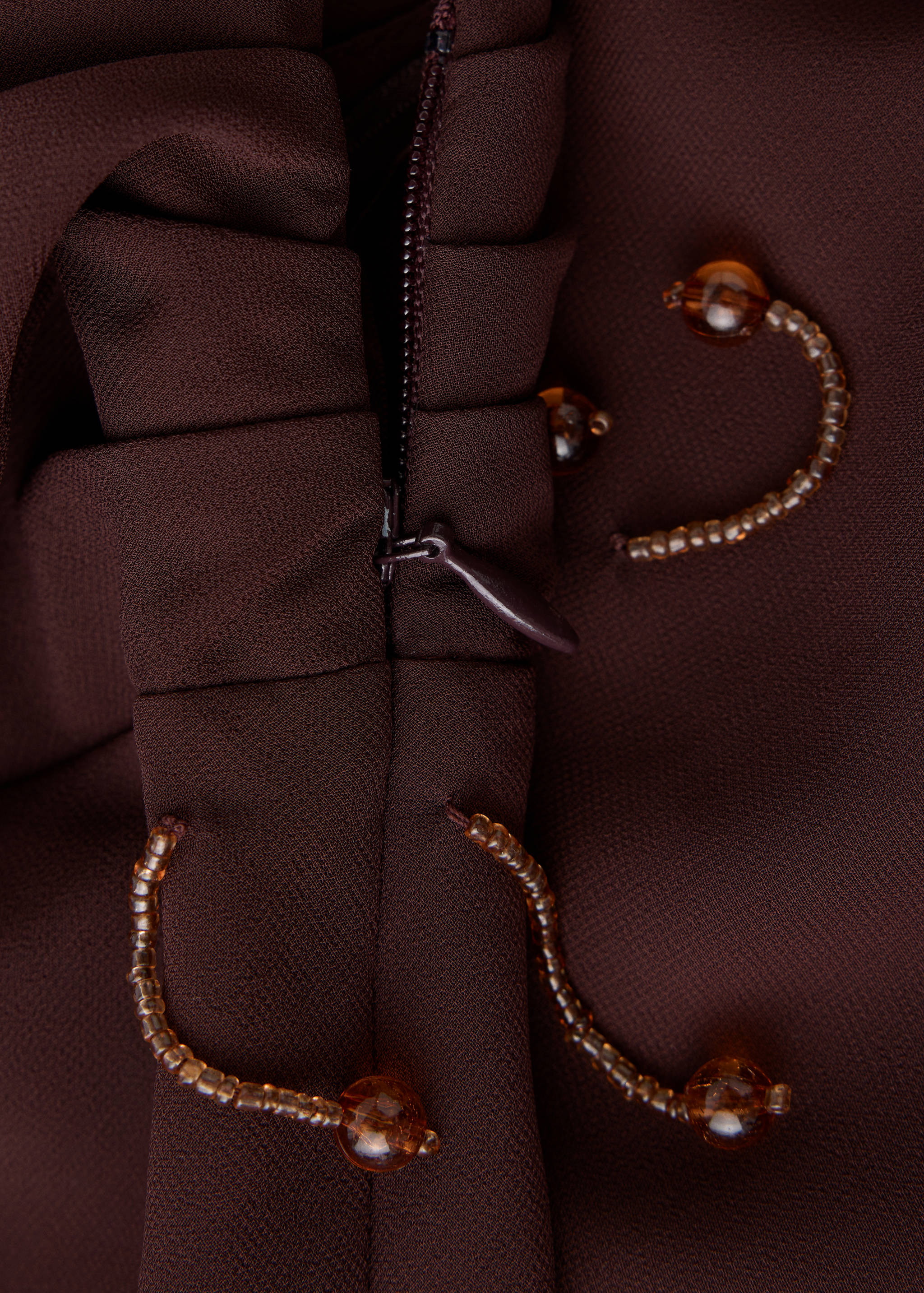 Robe asymétrique en mousseline à franges ornées de perles - Détail de l'article 0