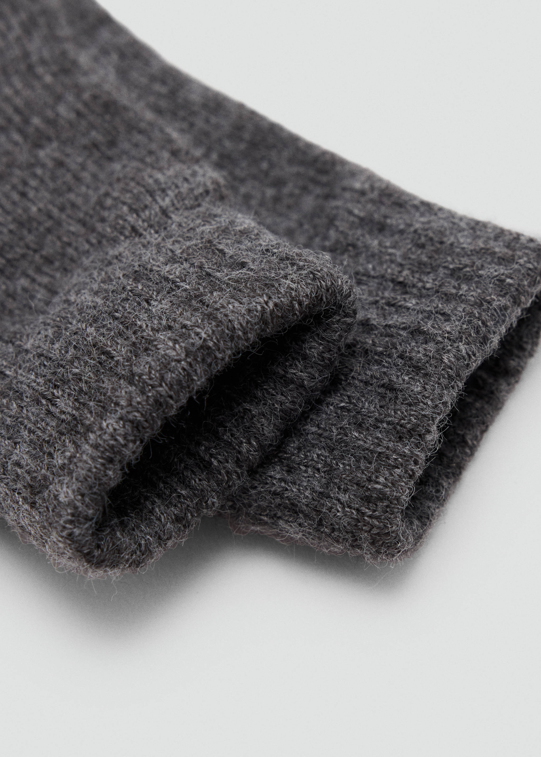 GLOVES IRONG - Orta plan