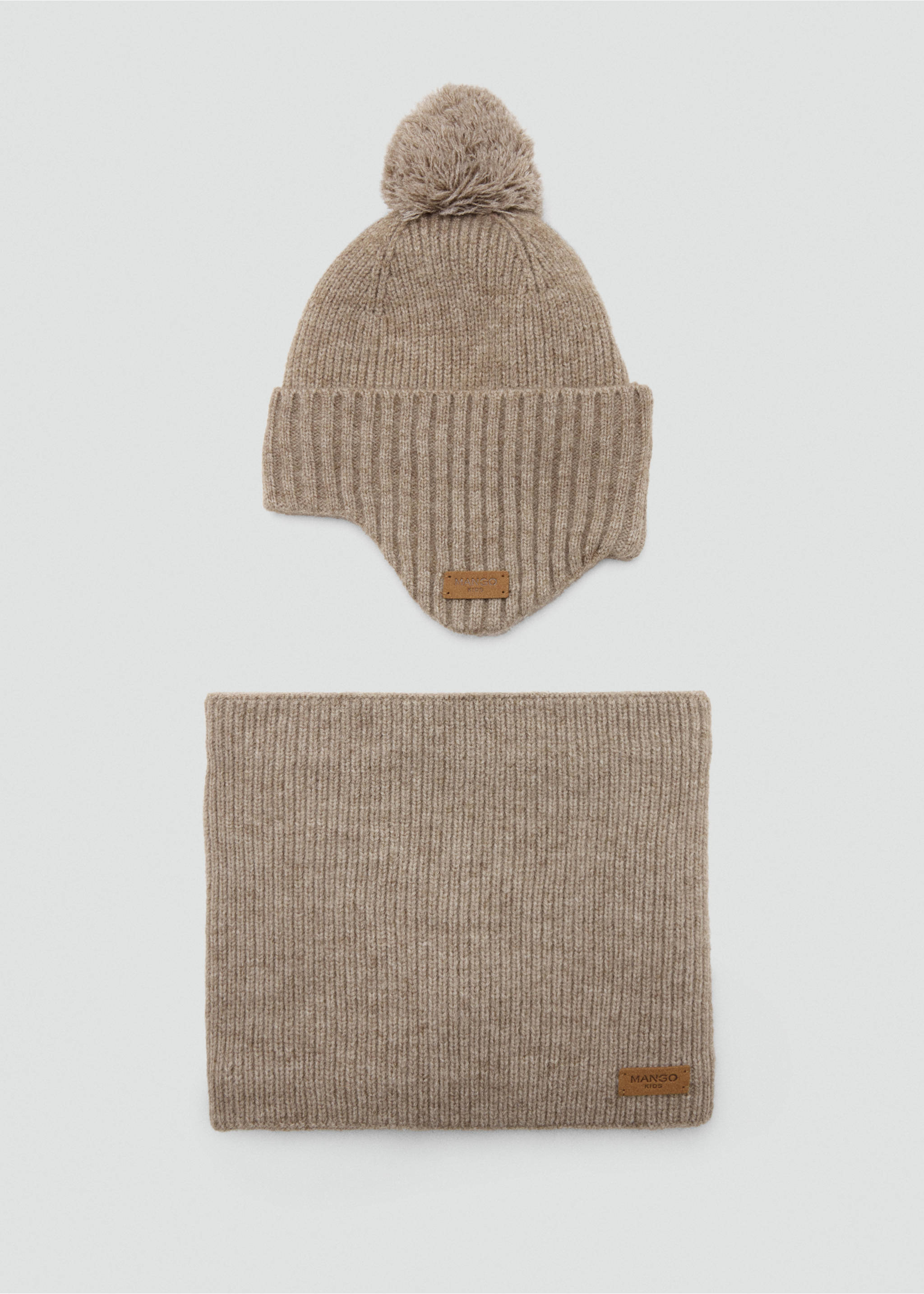 Ribbed scarf with relief logo - Details of the article 2, Sand. Ref: 37047118-00.