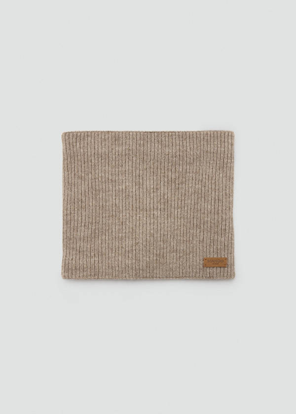 Ribbed scarf with relief logo — Sand