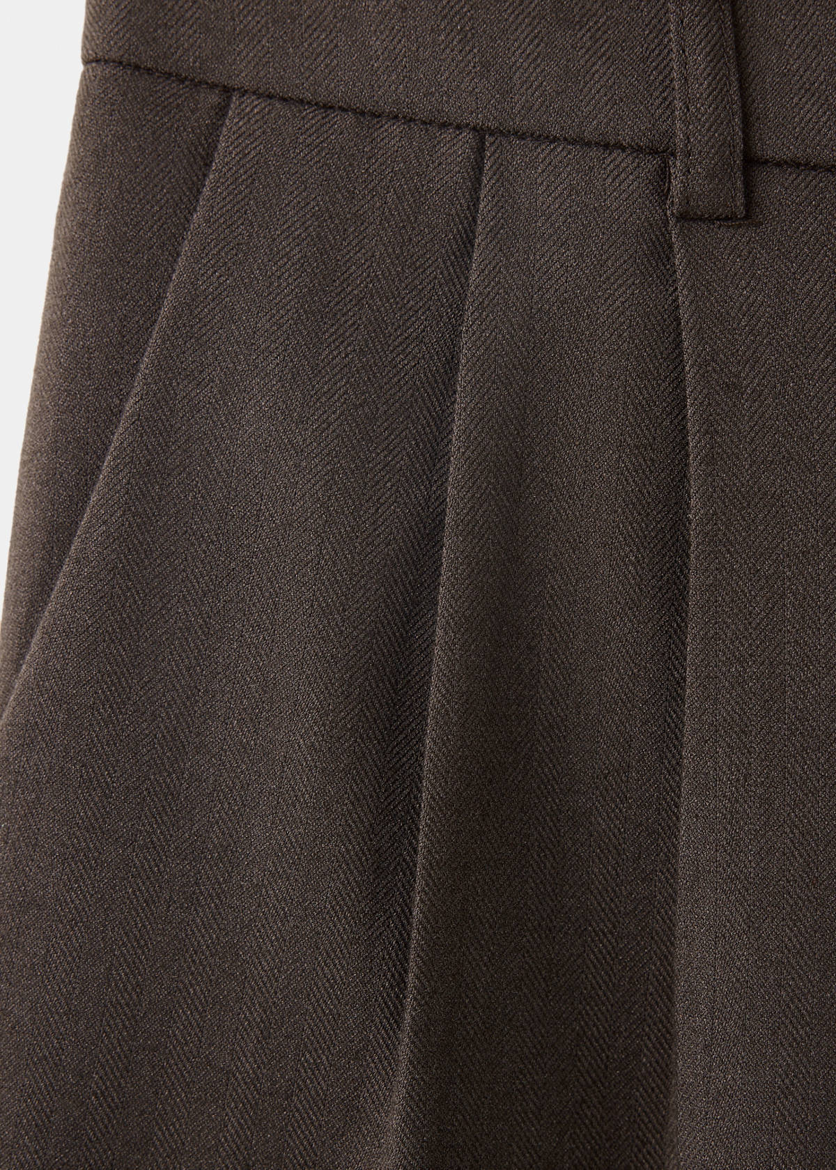 Straight-fit pleated trousers — Brown