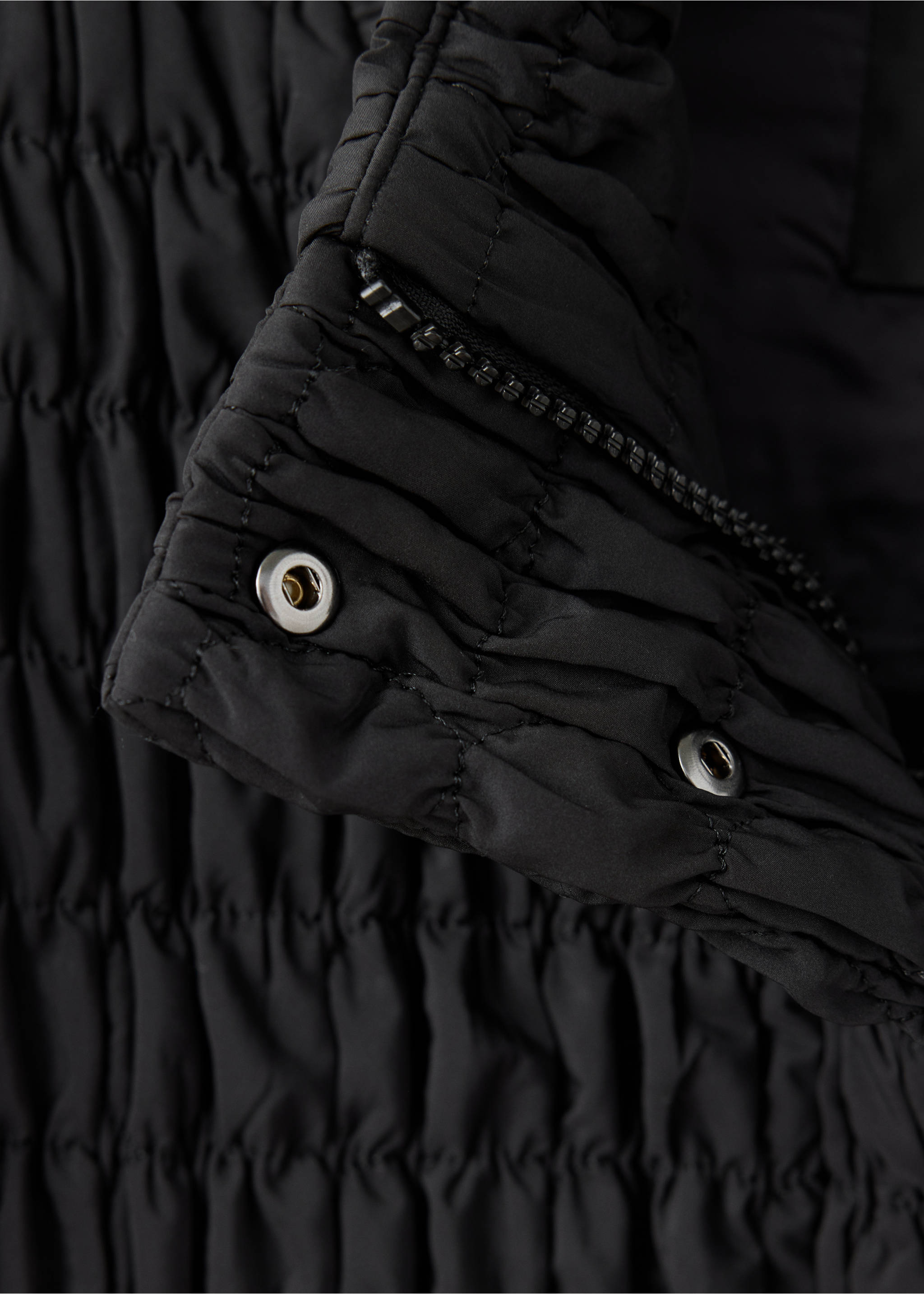 Padded honeycomb anorak - Details of the article 8, Black. Ref: 37047773-00.