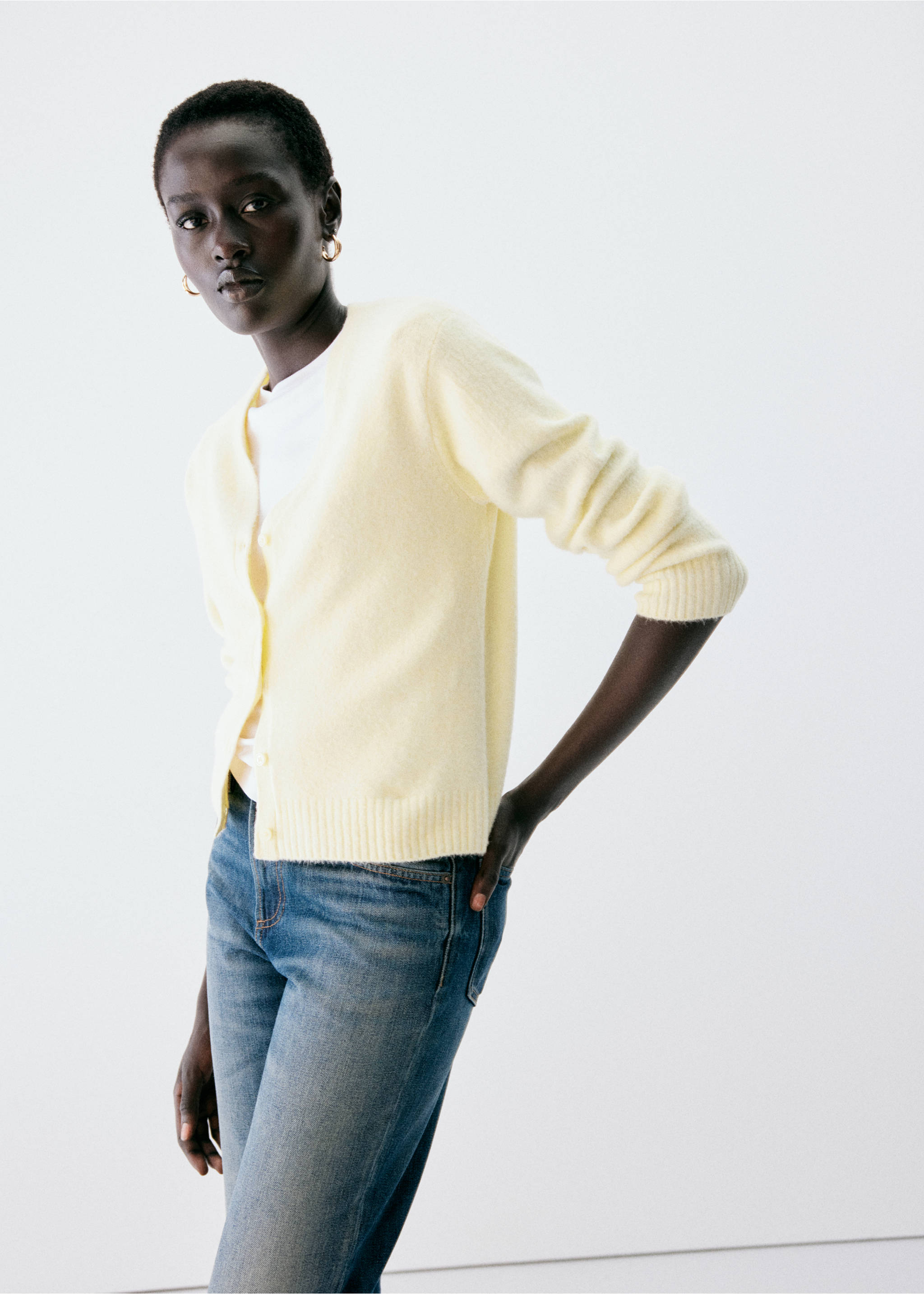 Light yellow knitted cardigan with a round neck and front button fastening., Pastel Yellow. Ref: 37047774-00.
