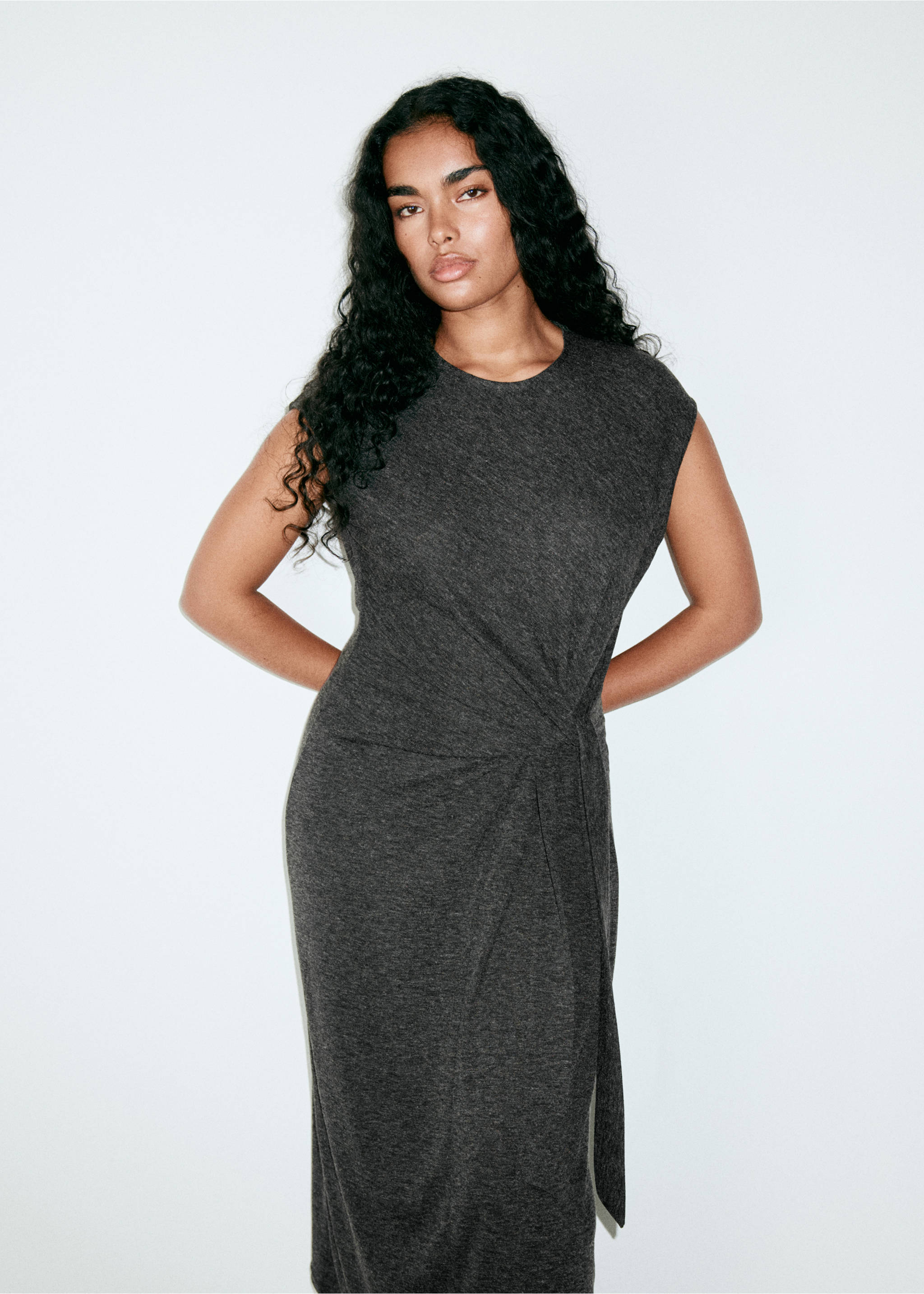 Knot knitted dress - Details of the article 4, Charcoal. Ref: 37047778-00.