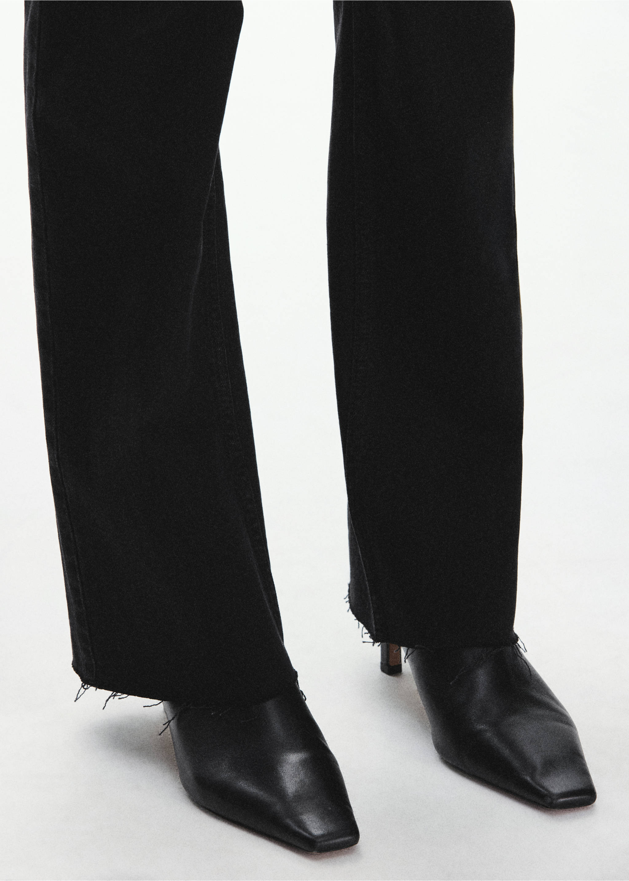 High waist flared jeans - Details of the article 1, Black denim. Ref: 37047791-00.