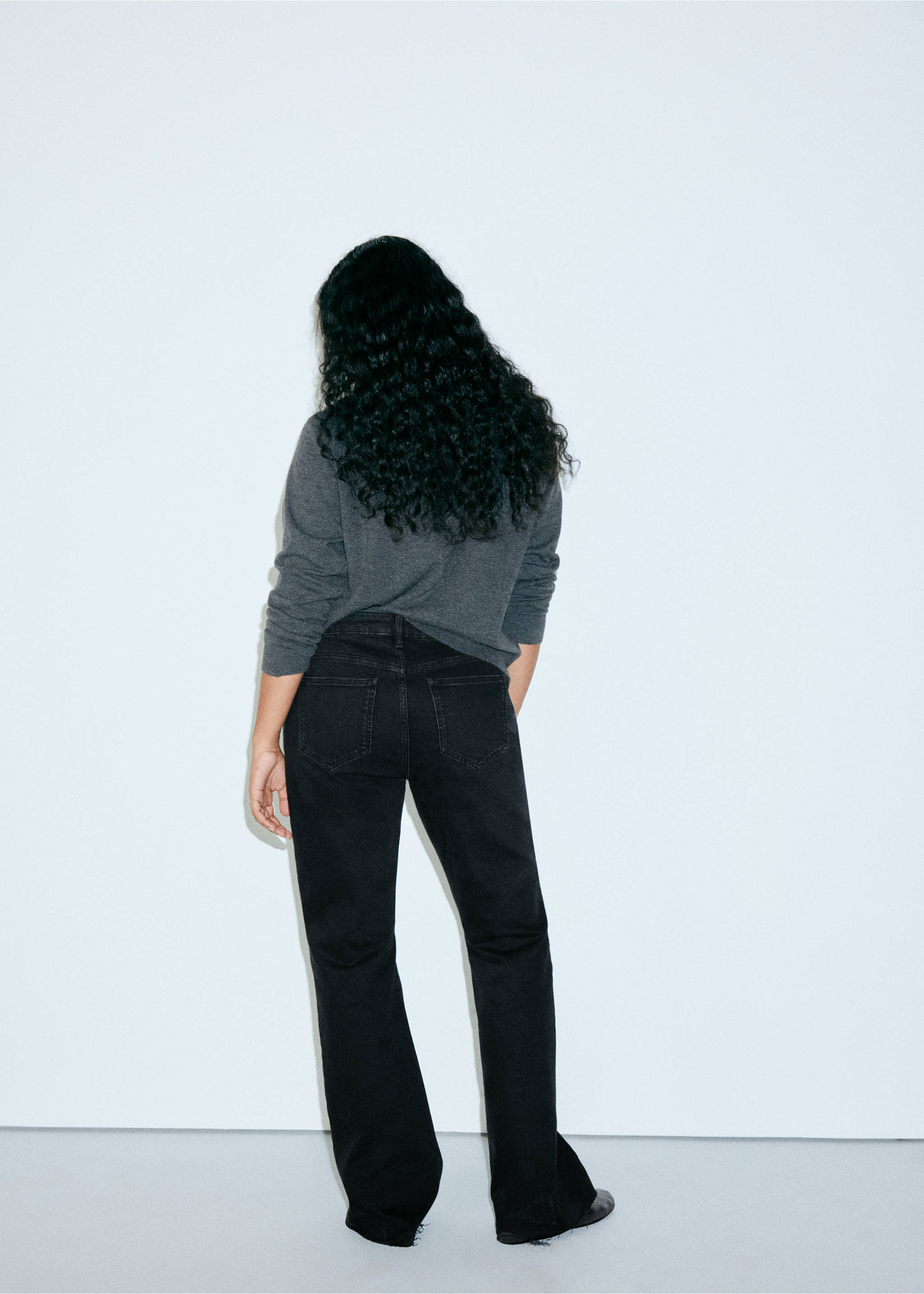 High waist flared jeans - Details of the article 4, Black denim. Ref: 37047791-00.