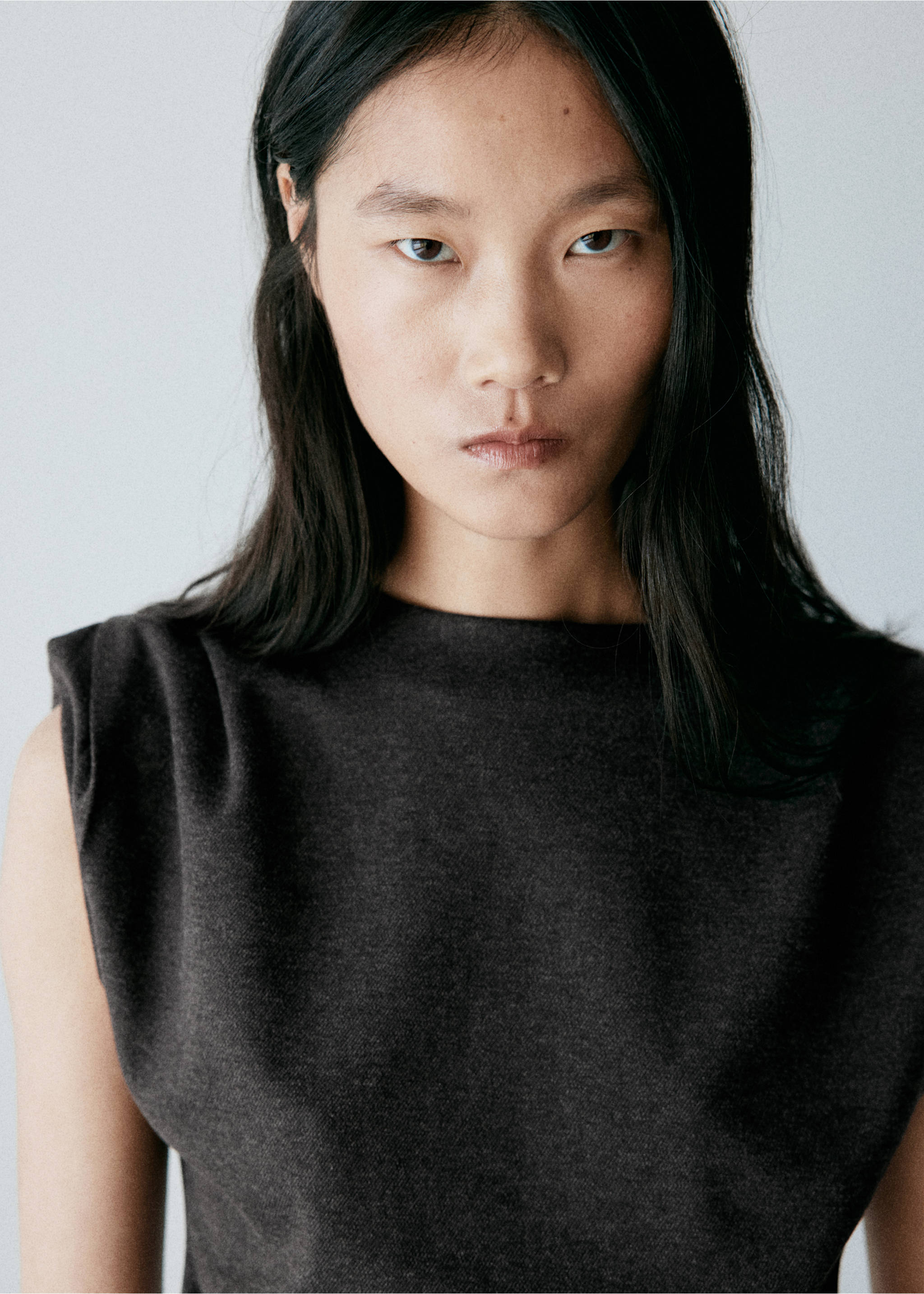 Asymmetric side ruched top - Details of the article 1, Grey. Ref: 37047792-00.