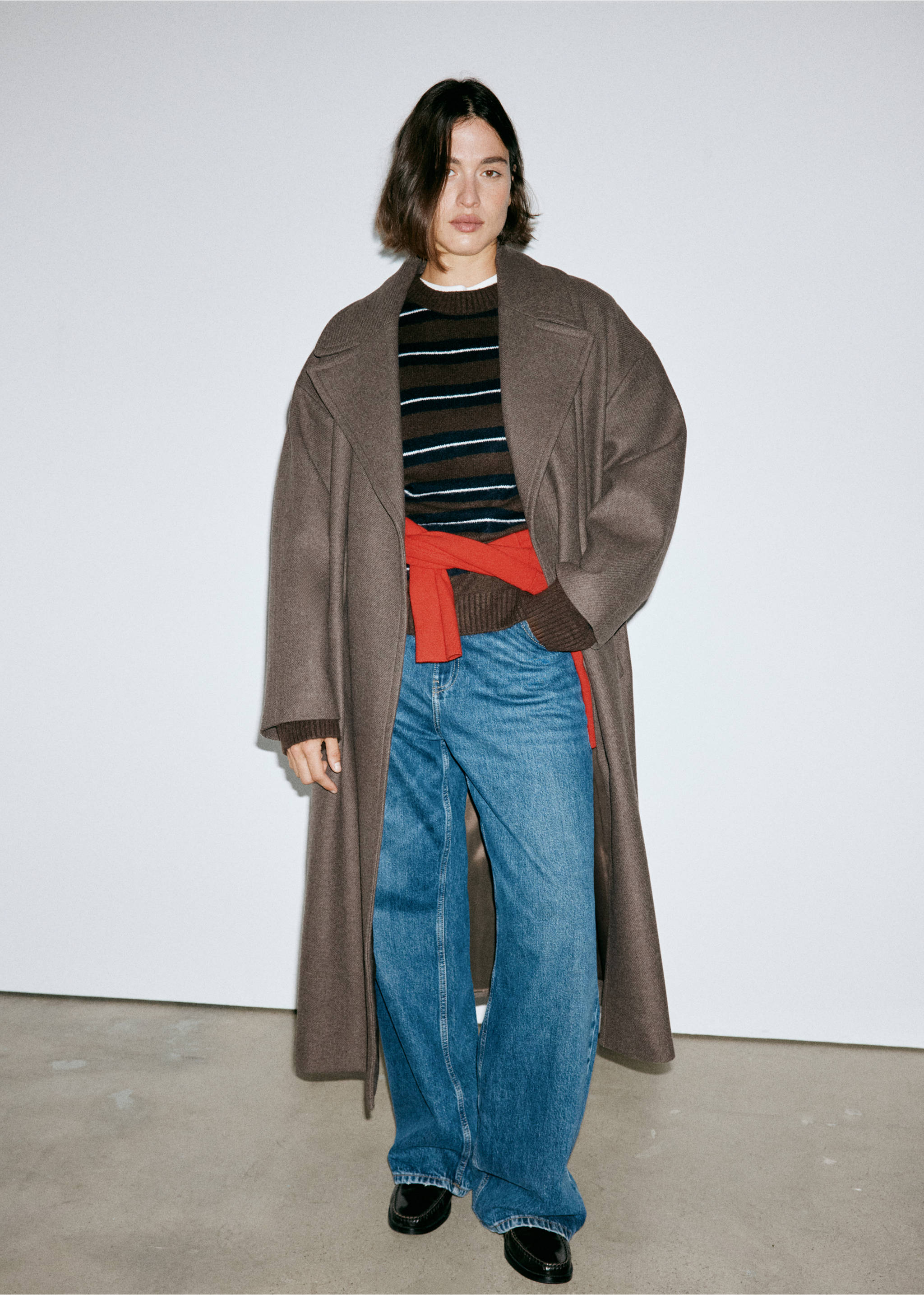 Coat traviata - Details of the article 5, Medium Brown. Ref: 37047805-00.