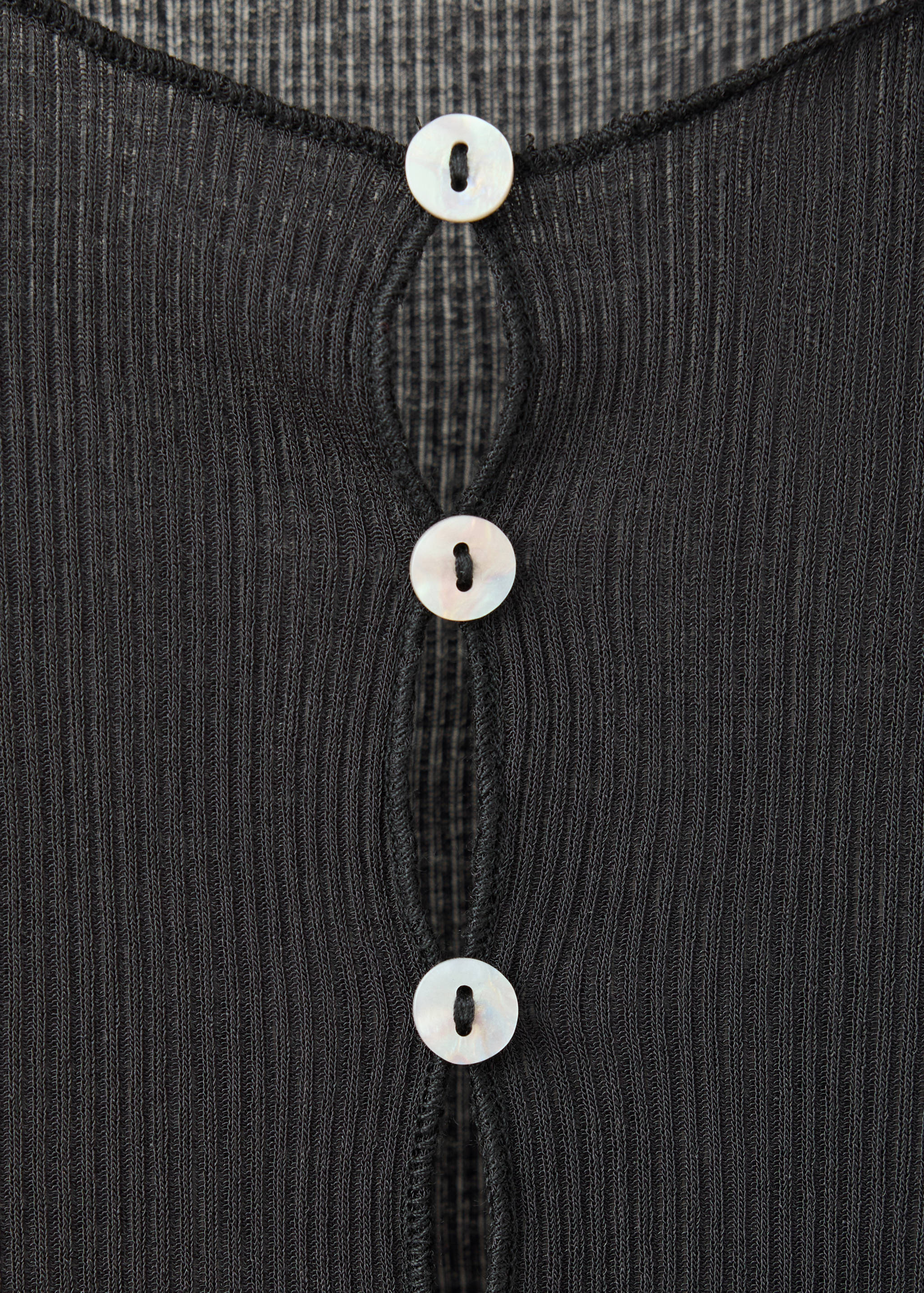 Camiseta semitransparente botones - Detalle del artículo 8