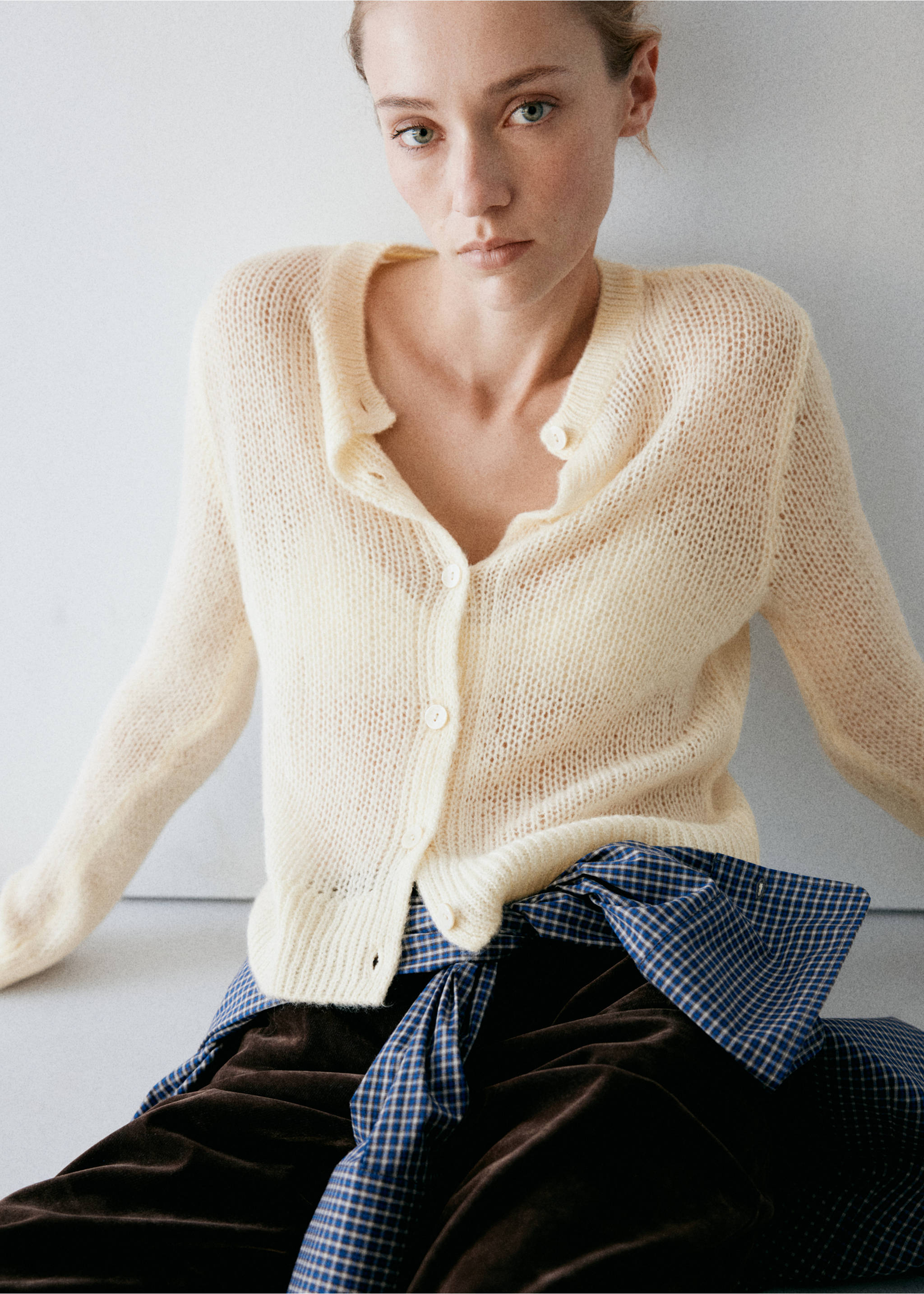 Open knit cardigan - Details of the article 2, Ecru. Ref: 37047815-00.