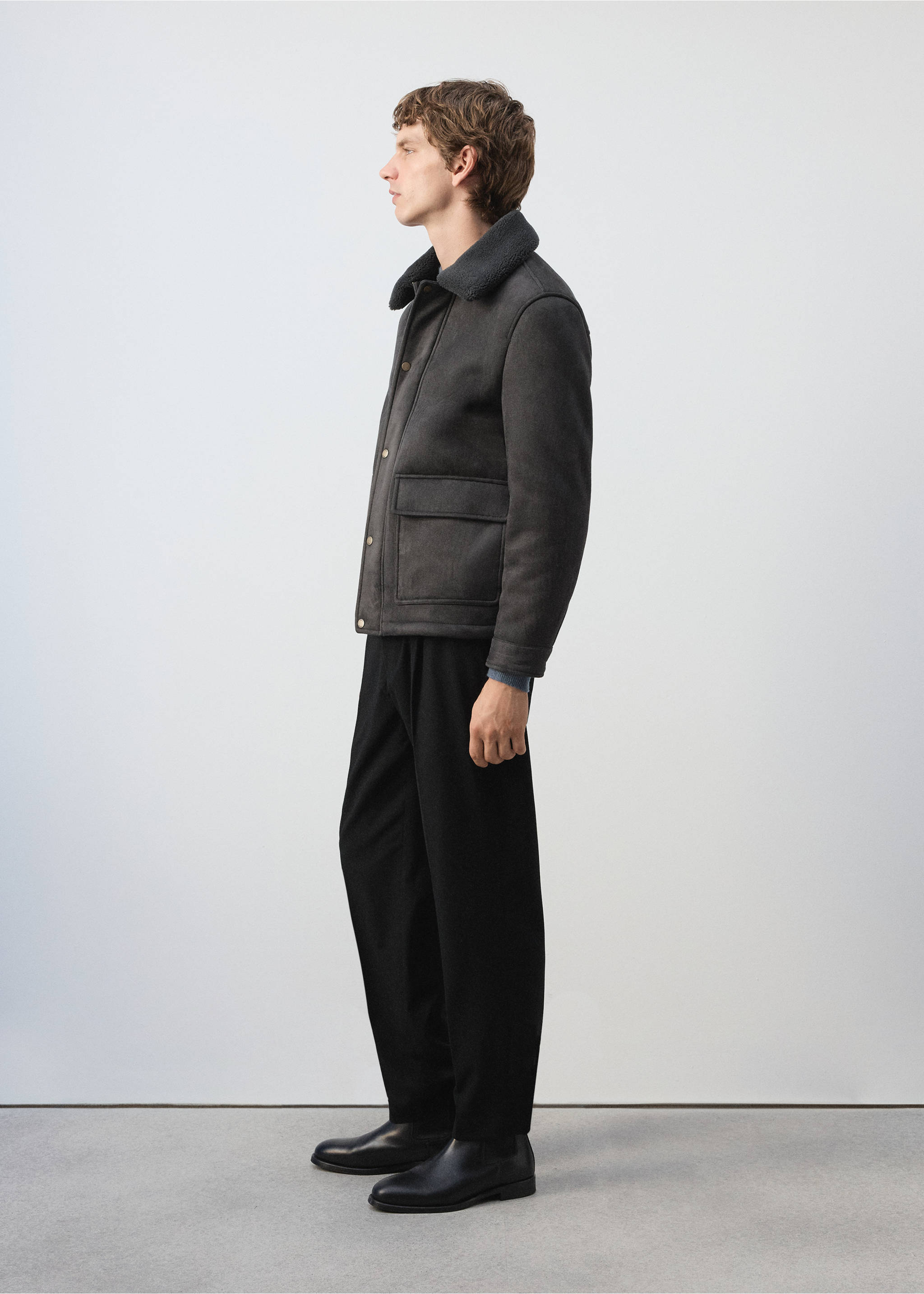 Dark grey jacket with a shearling collar and front flap pockets., Dark Green. Ref: 37047889-00.