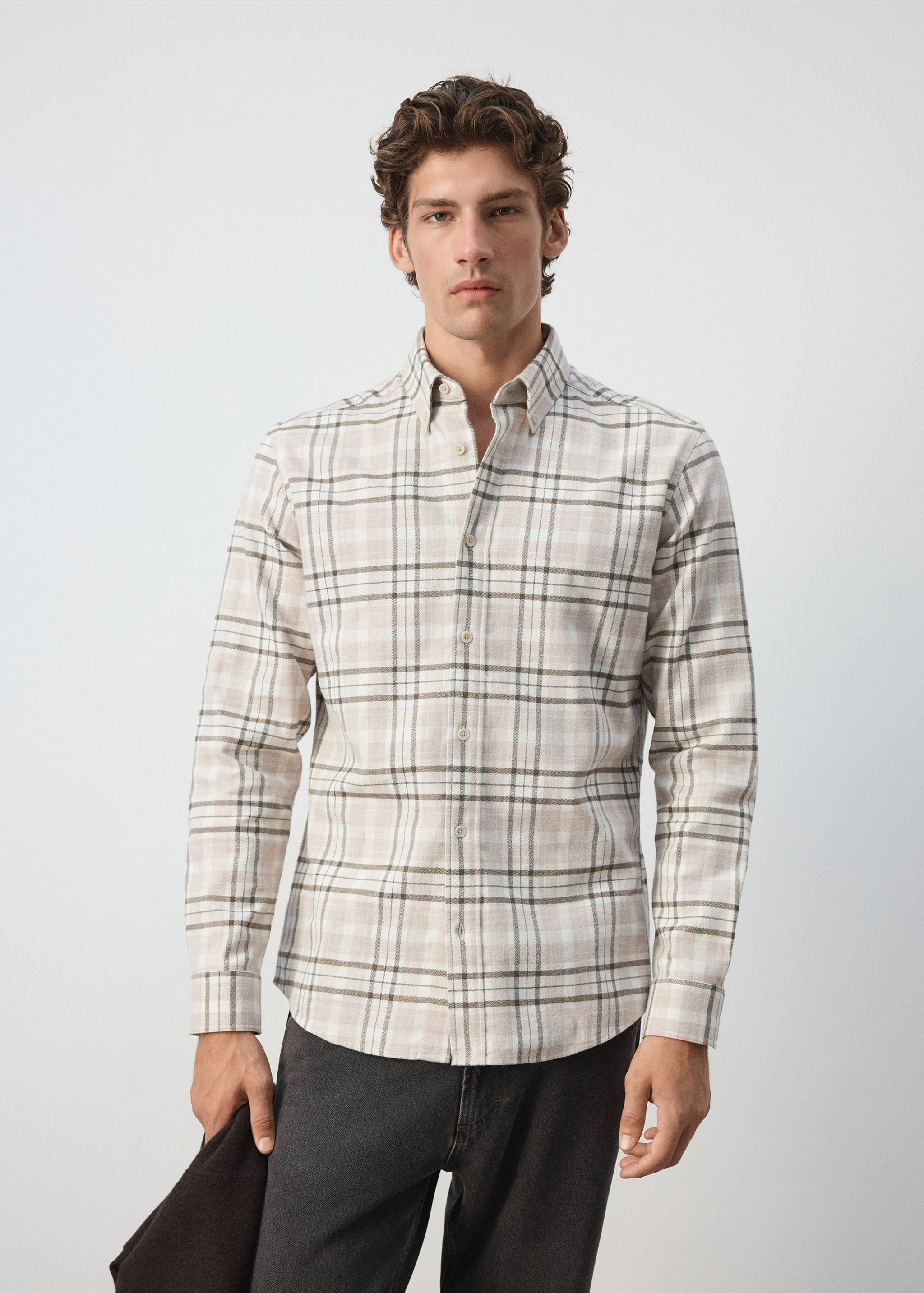 Beige plaid long-sleeved overshirt with a button-down collar., Light/Pastel Grey. Ref: 37047893-00.