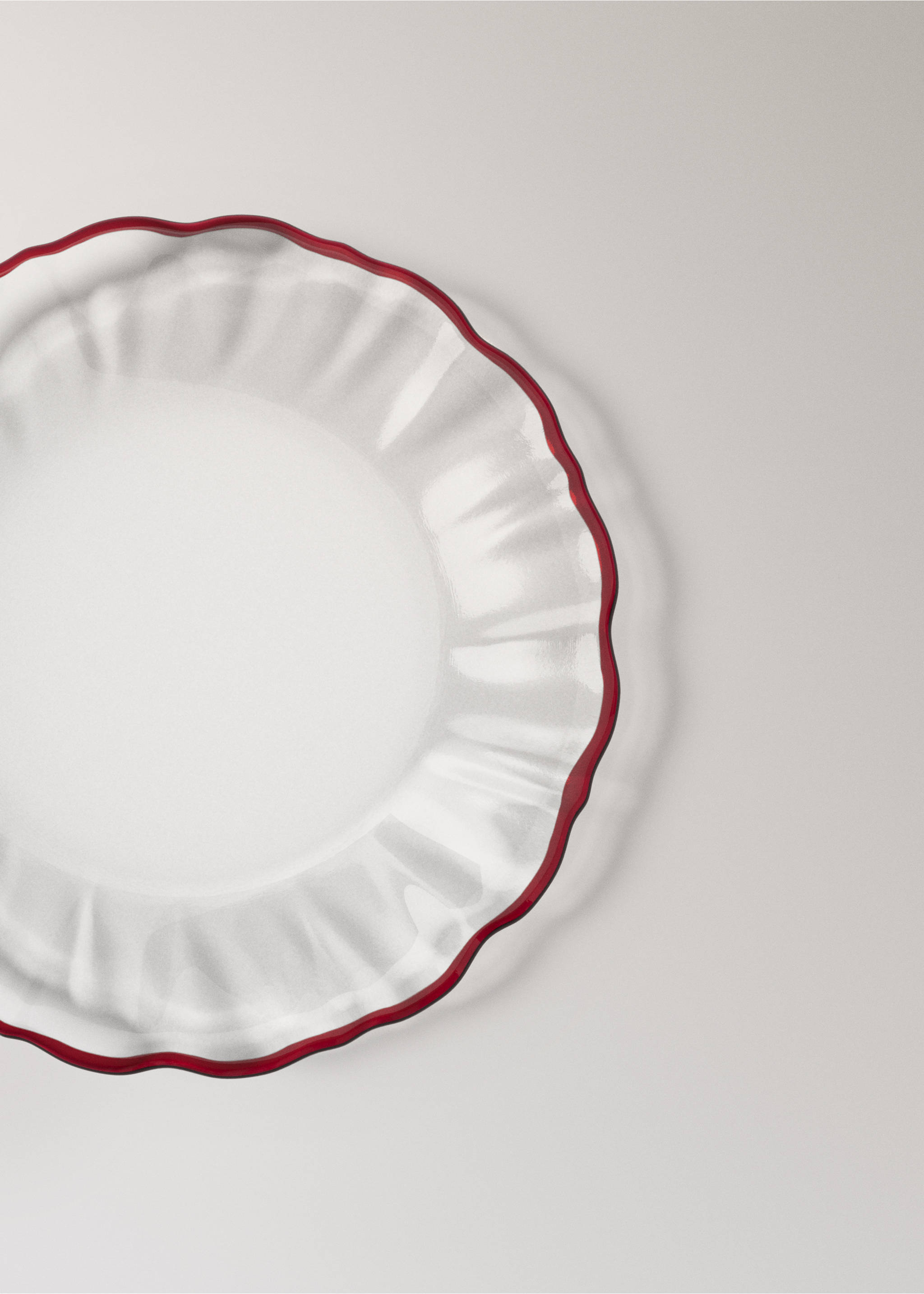 Clear glass plate with a wavy rim and red border detail., Red. Ref: 37047902-00.