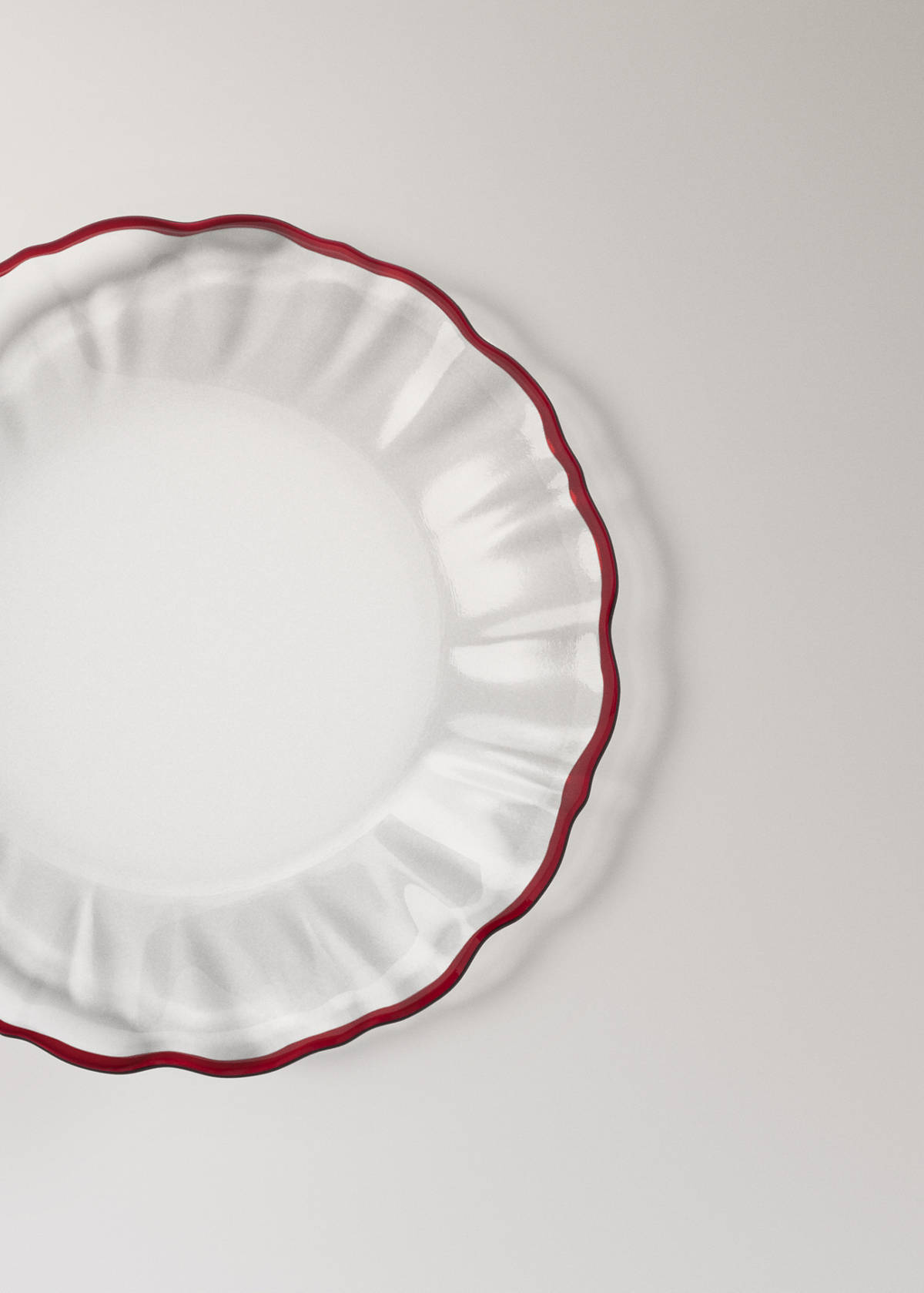 Wavy-edged glass plate — Red
