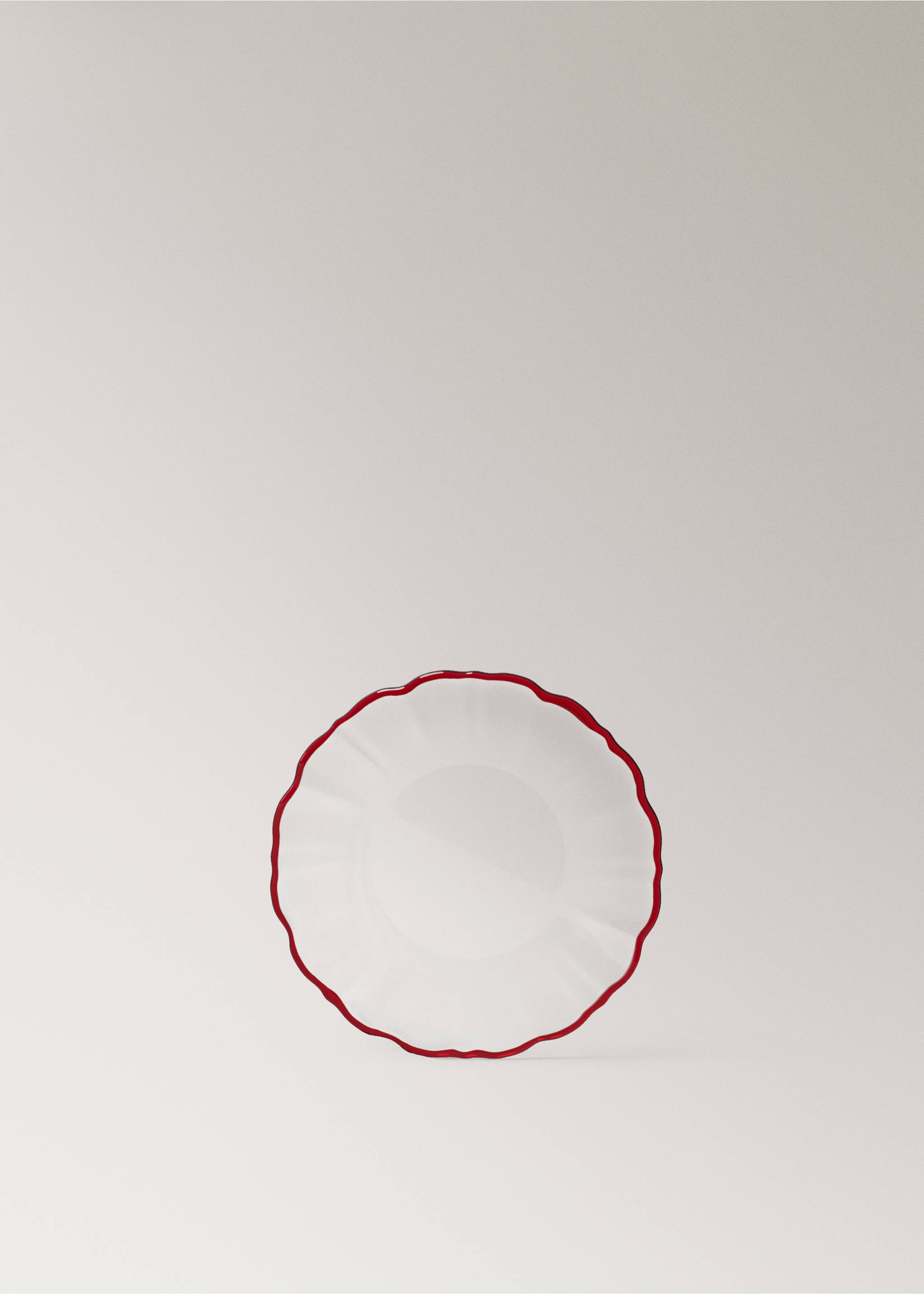 Round glass plate with a wavy rim and a red border., Red. Ref: 37047902-00.