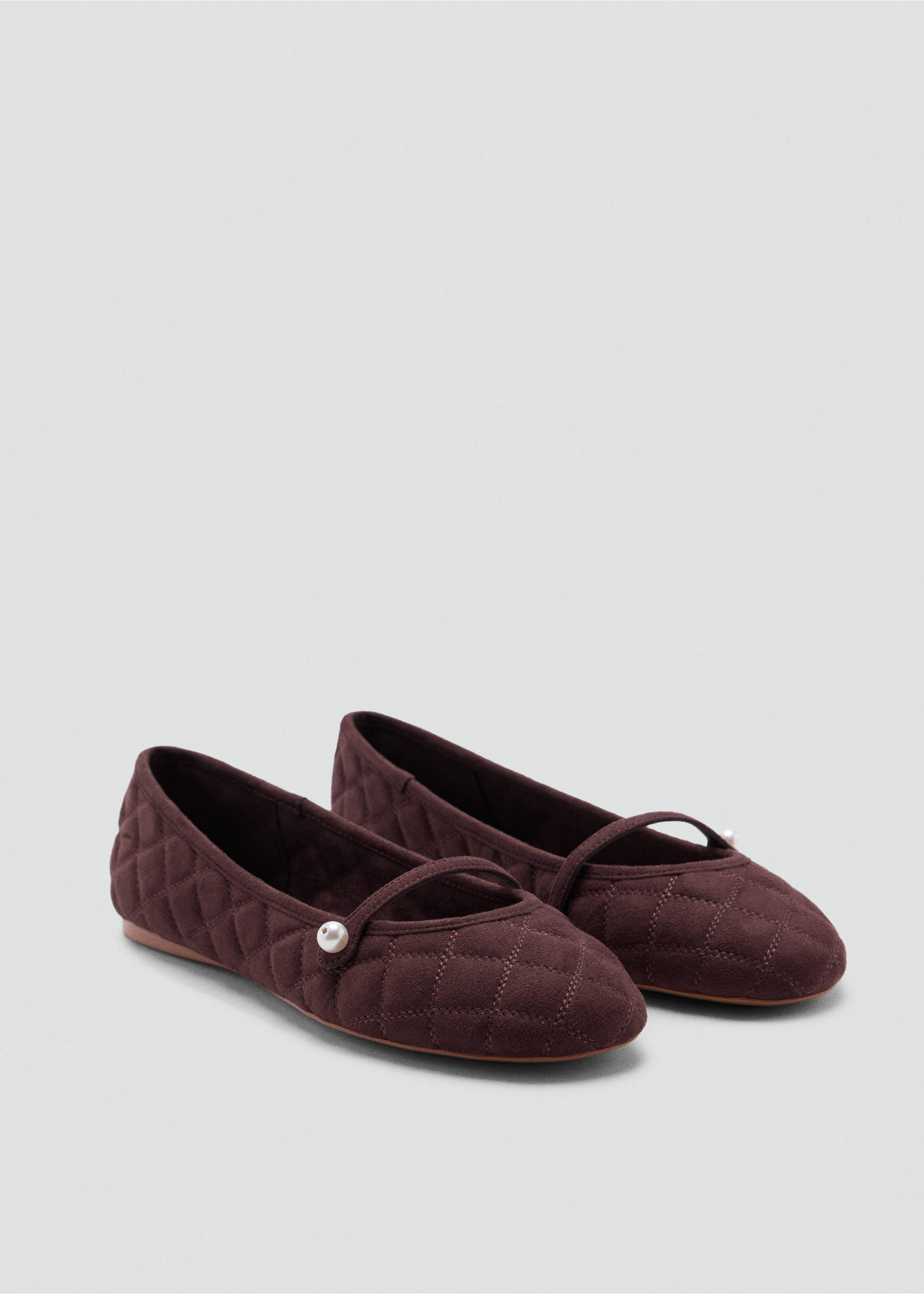 Dark brown quilted flats with a thin instep strap and pearl detail., Burgundy. Ref: 37047913-00.
