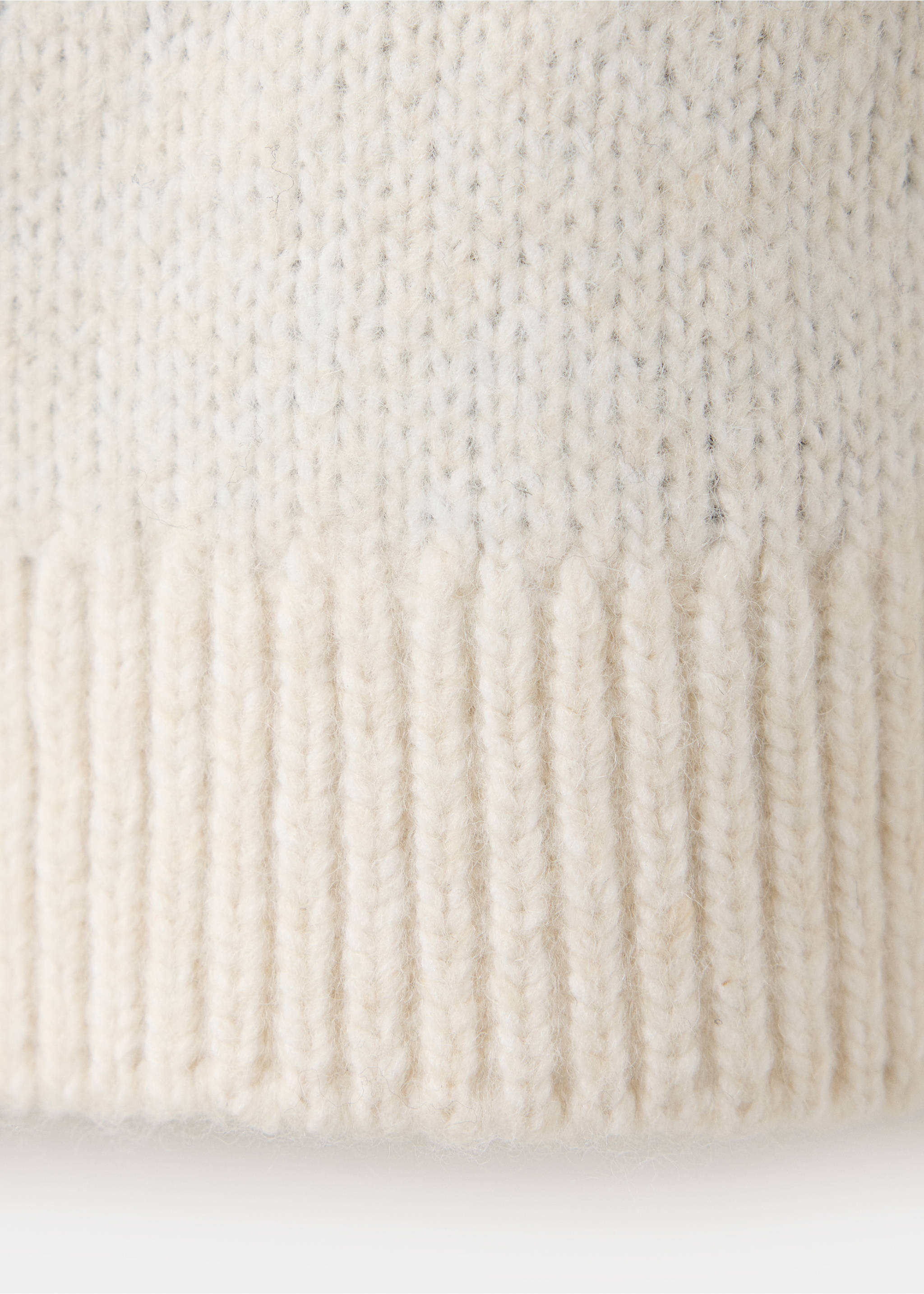 SWEATER DALLAS - Details of the article 0, Beige. Ref: 37047928-00.