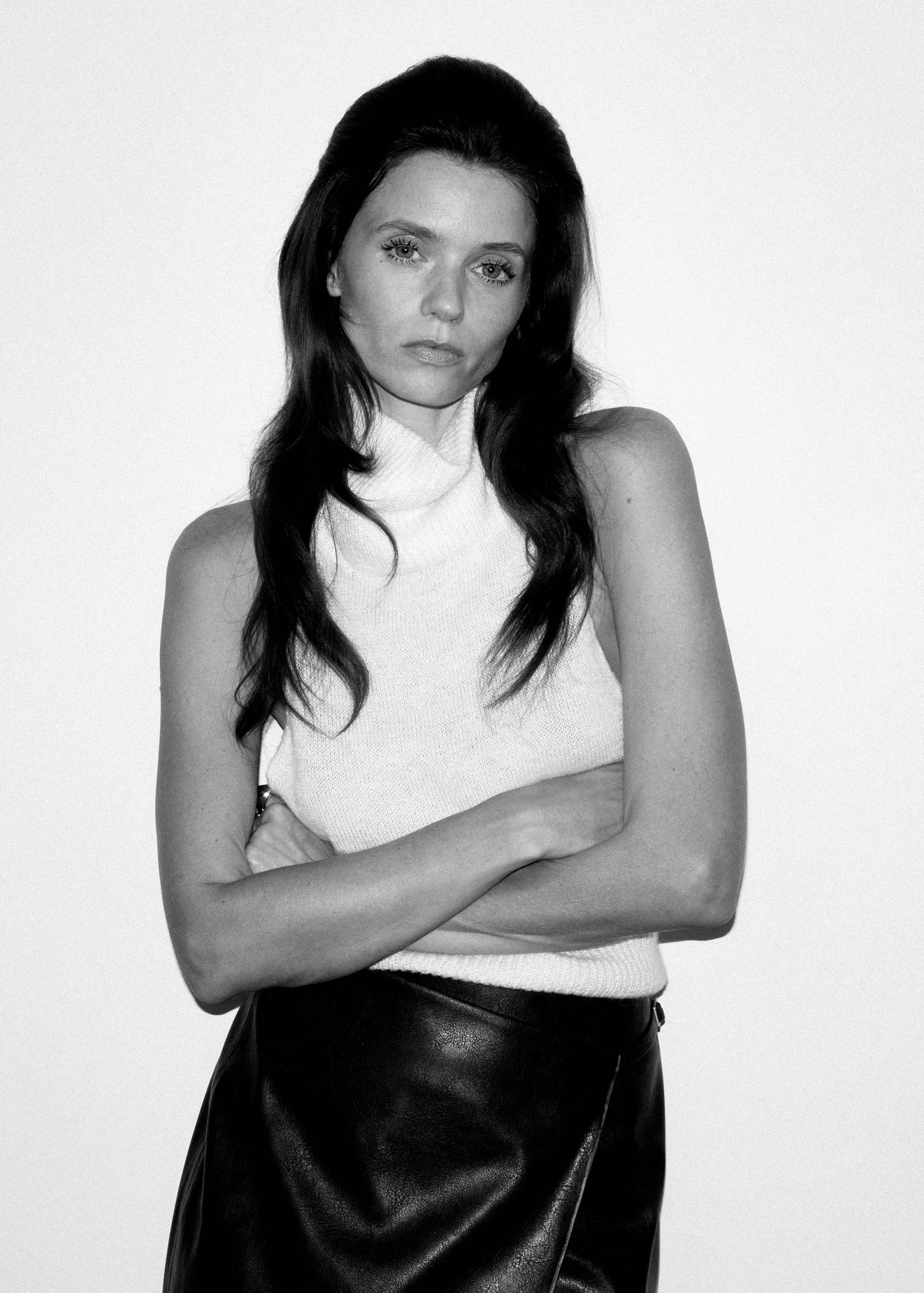 Turtleneck knit top - Medium plane