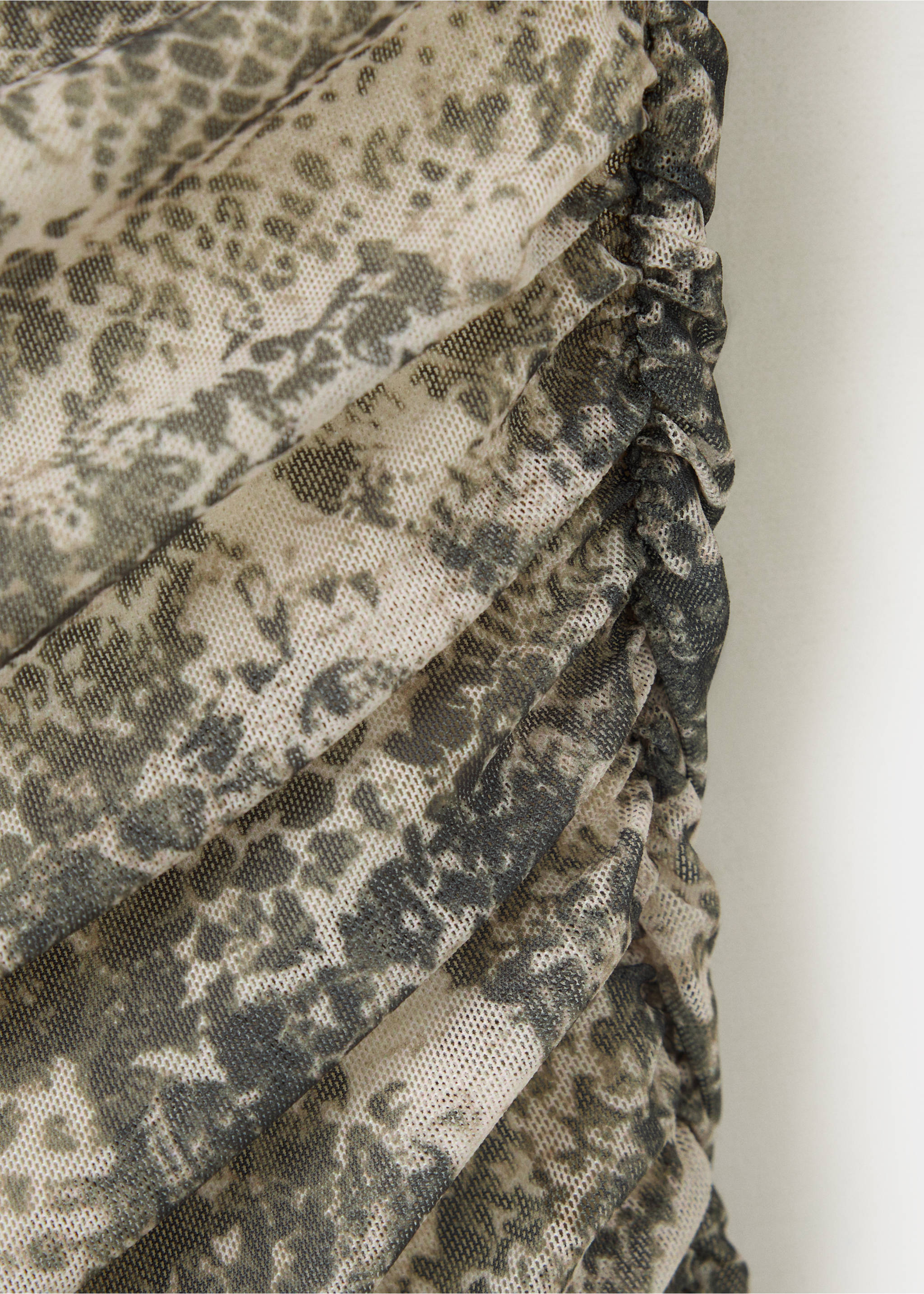 Animal print ruched T-shirt - Details of the article 8, Sand. Ref: 37047939-00.