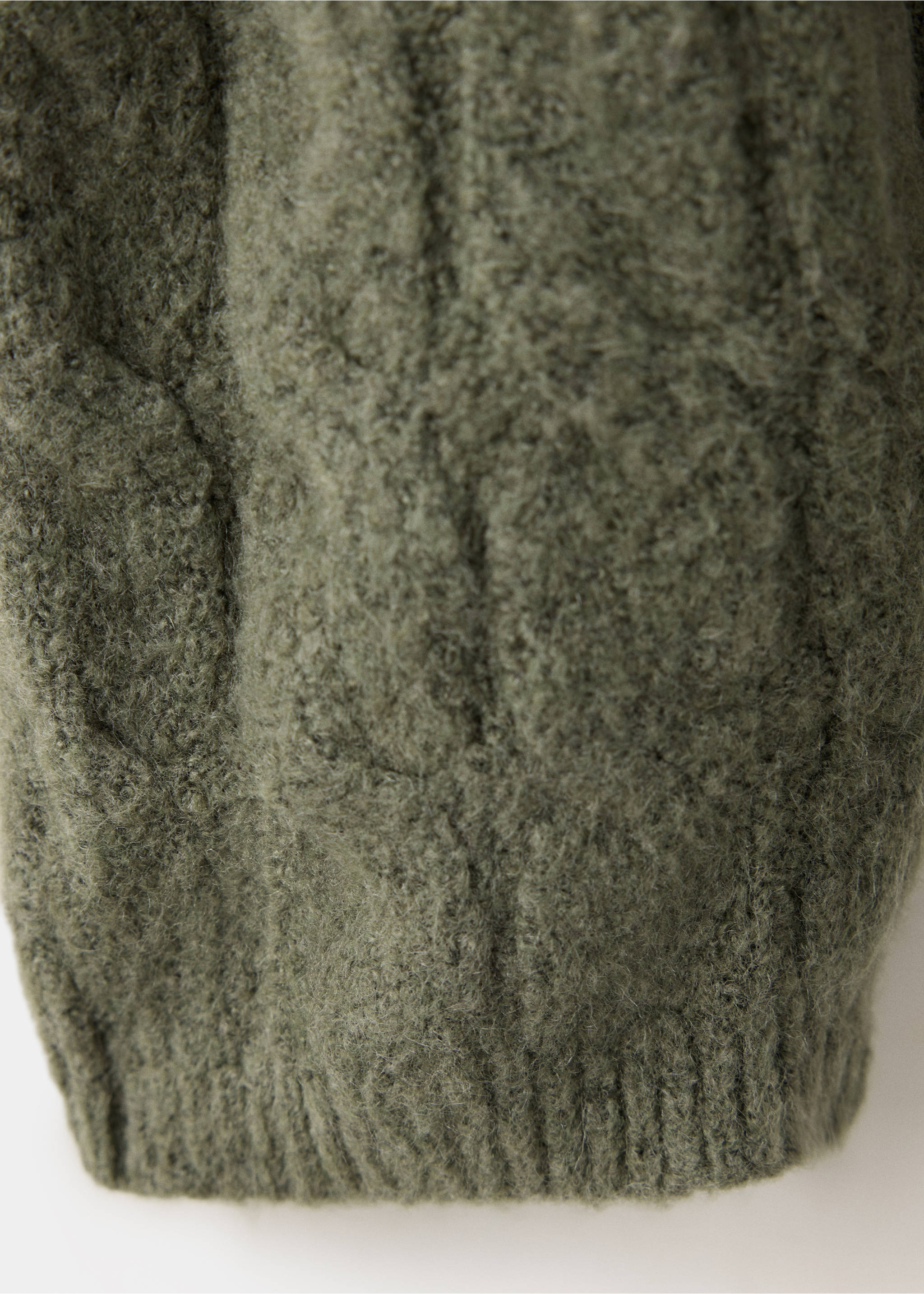 Langer Strick-Jumpsuit mit Zopfmuster - Detail des Artikels 0, Dunkelgrün. Ref: 37047941-00.