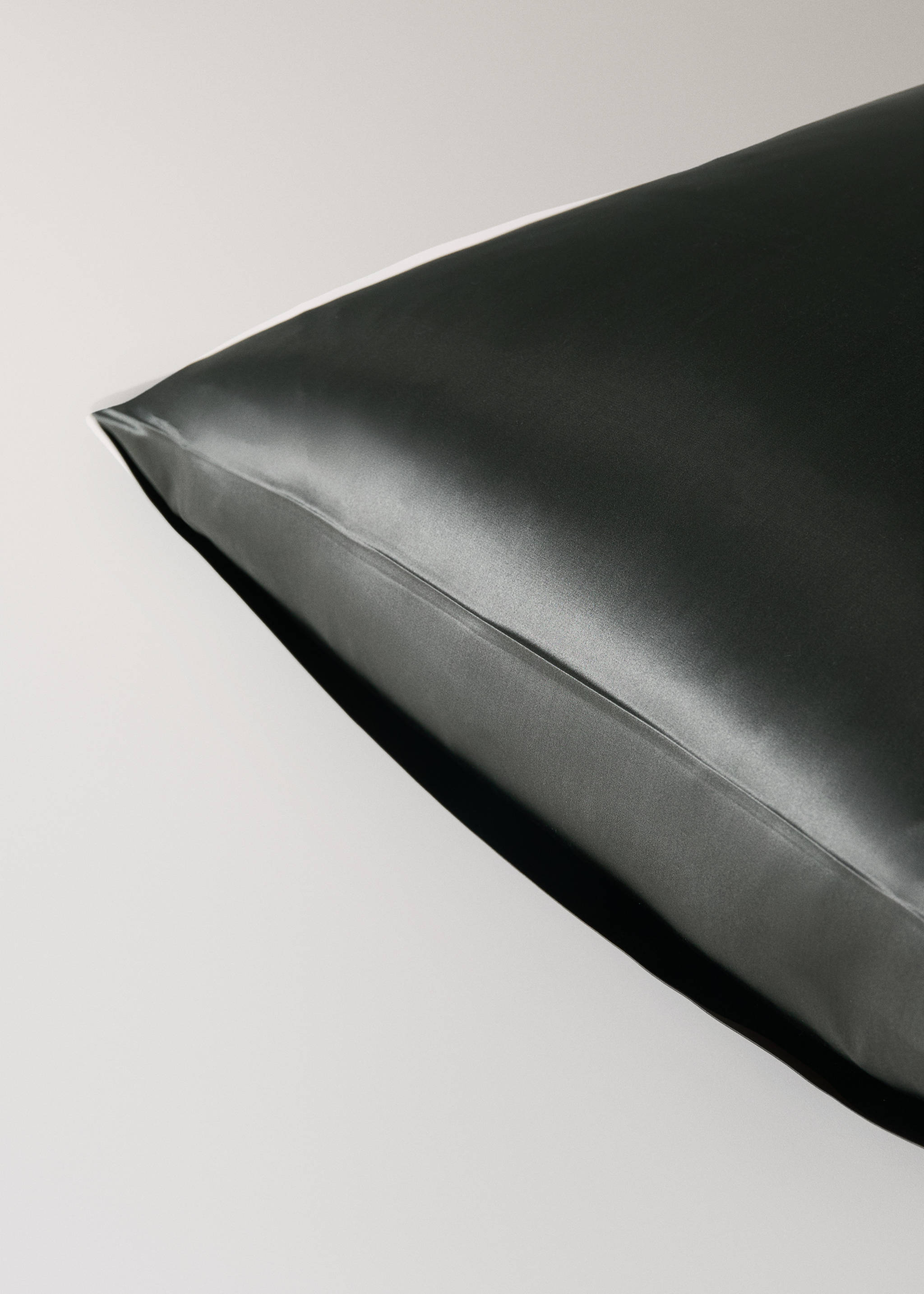 100% silk pillowcase with box 50x75 cm - Details of the article 1