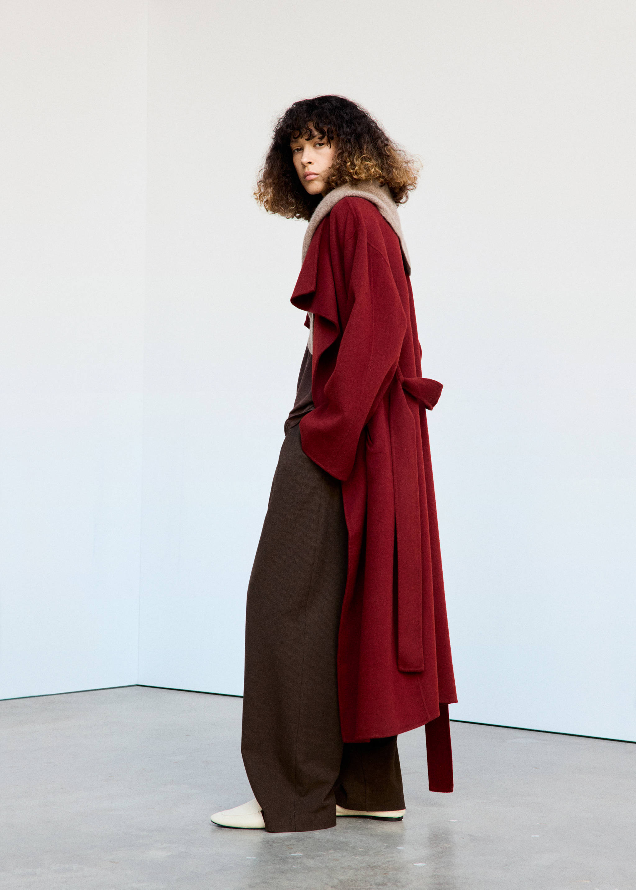 Manteau laine ceinture - Plan général
