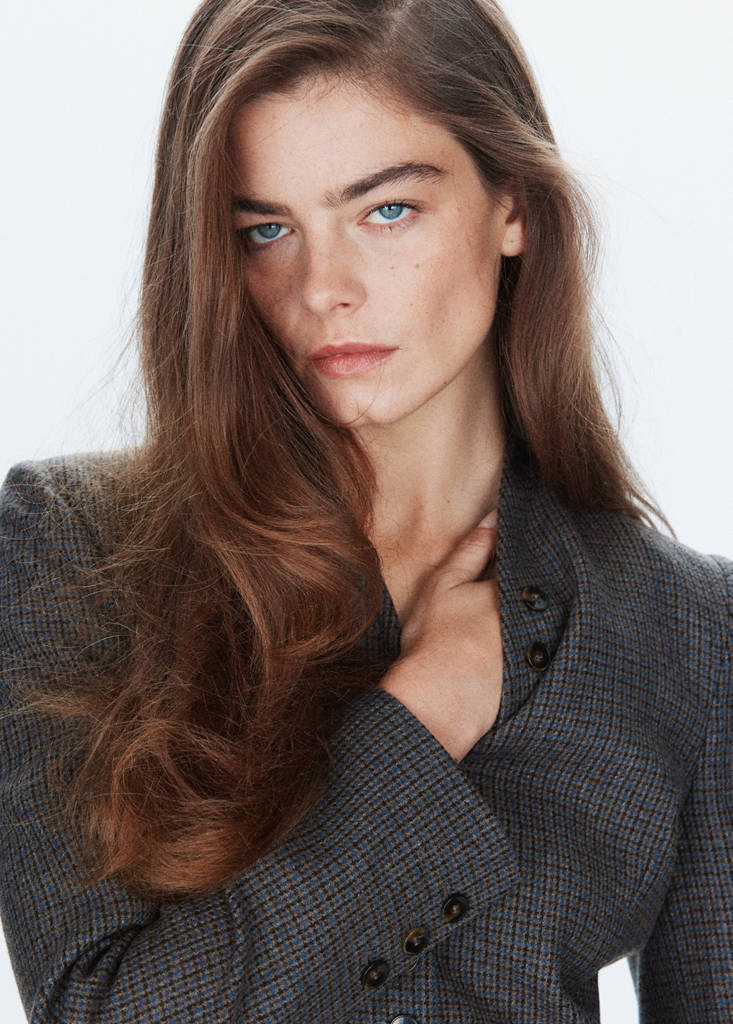 Fitted houndstooth blazer by Mango