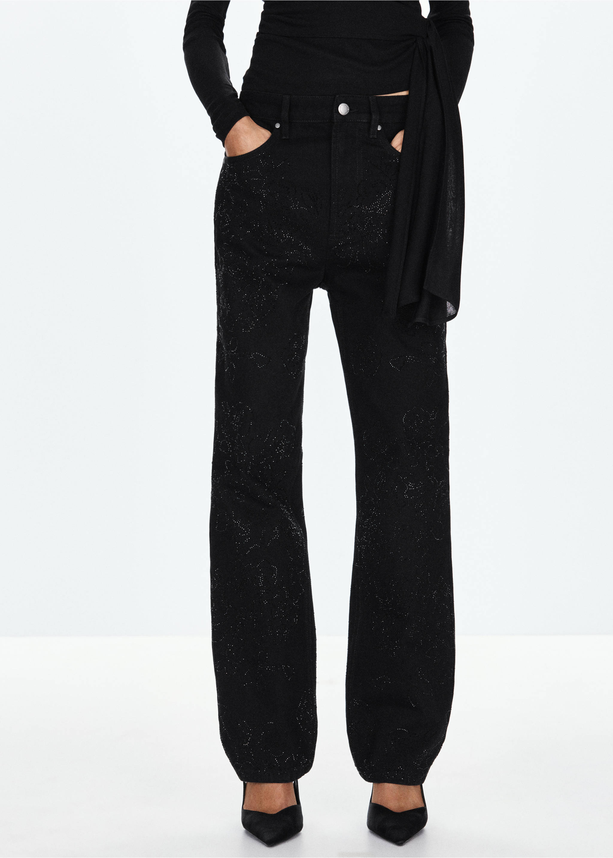 Jean droit avec détail en cristal - Plan moyen, Black denim. Ref: 37049120-00.