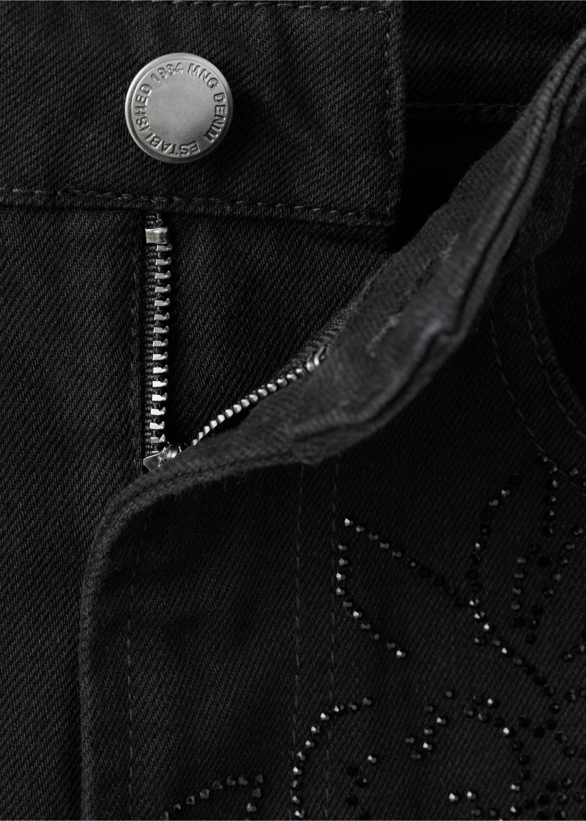 Jean droit avec détail en cristal - Détail de l'article 0, Black denim. Ref: 37049120-00.