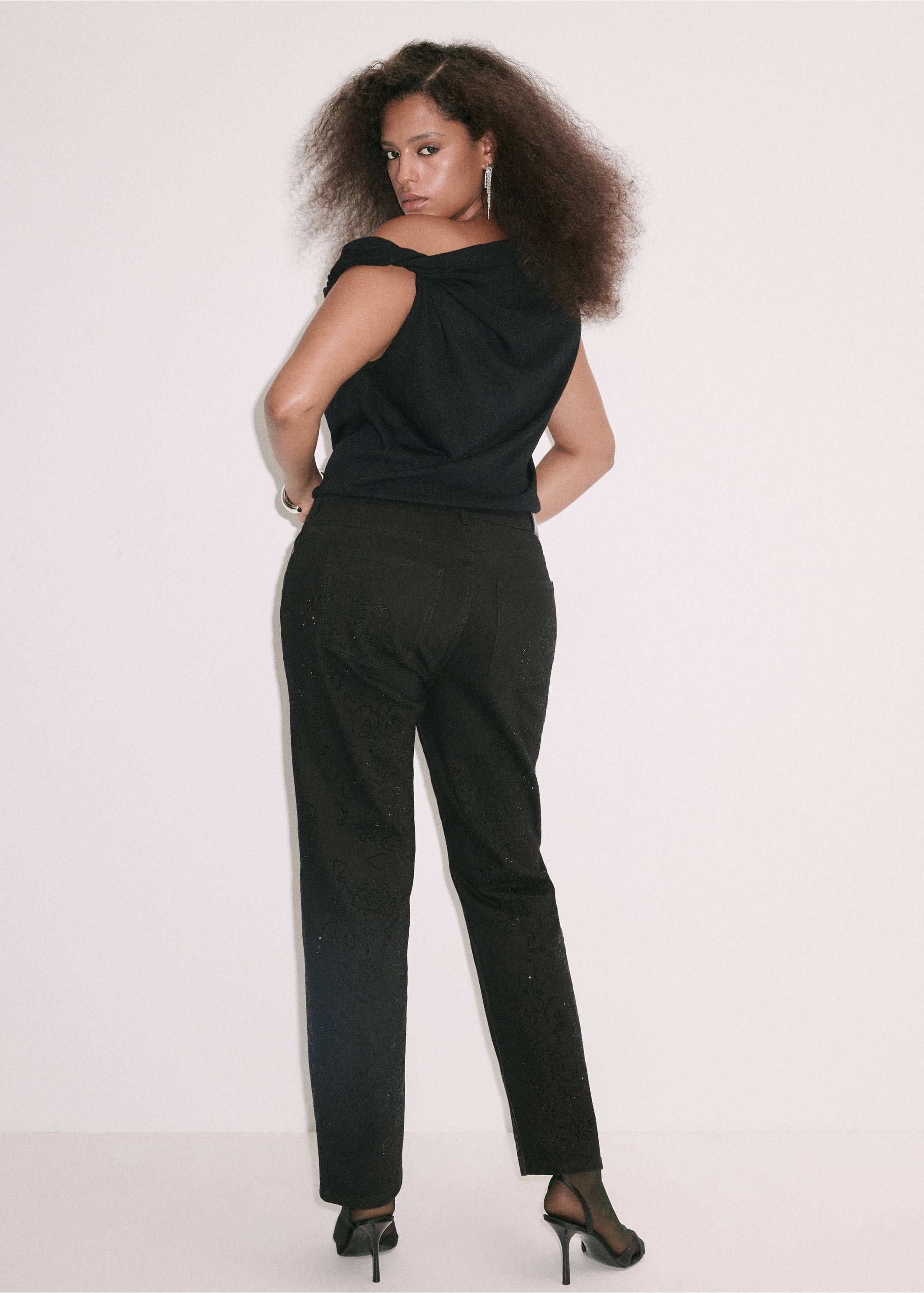 Straight-leg jeans with crystal detailing - Details of the article 4, Black denim. Ref: 37049120-00.