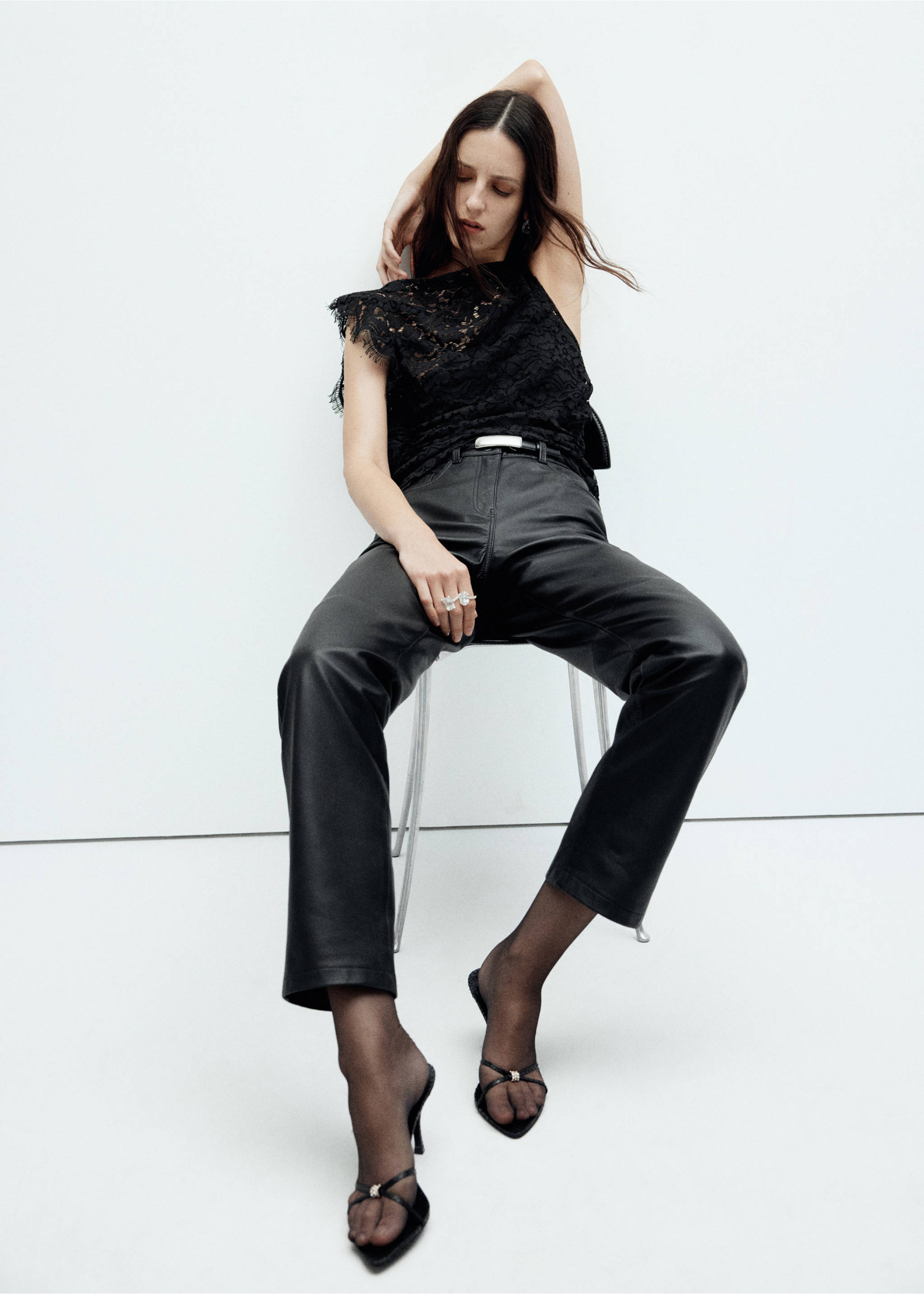 Black lace sleeveless top with scalloped edges., Black. Ref: 37049122-00.
