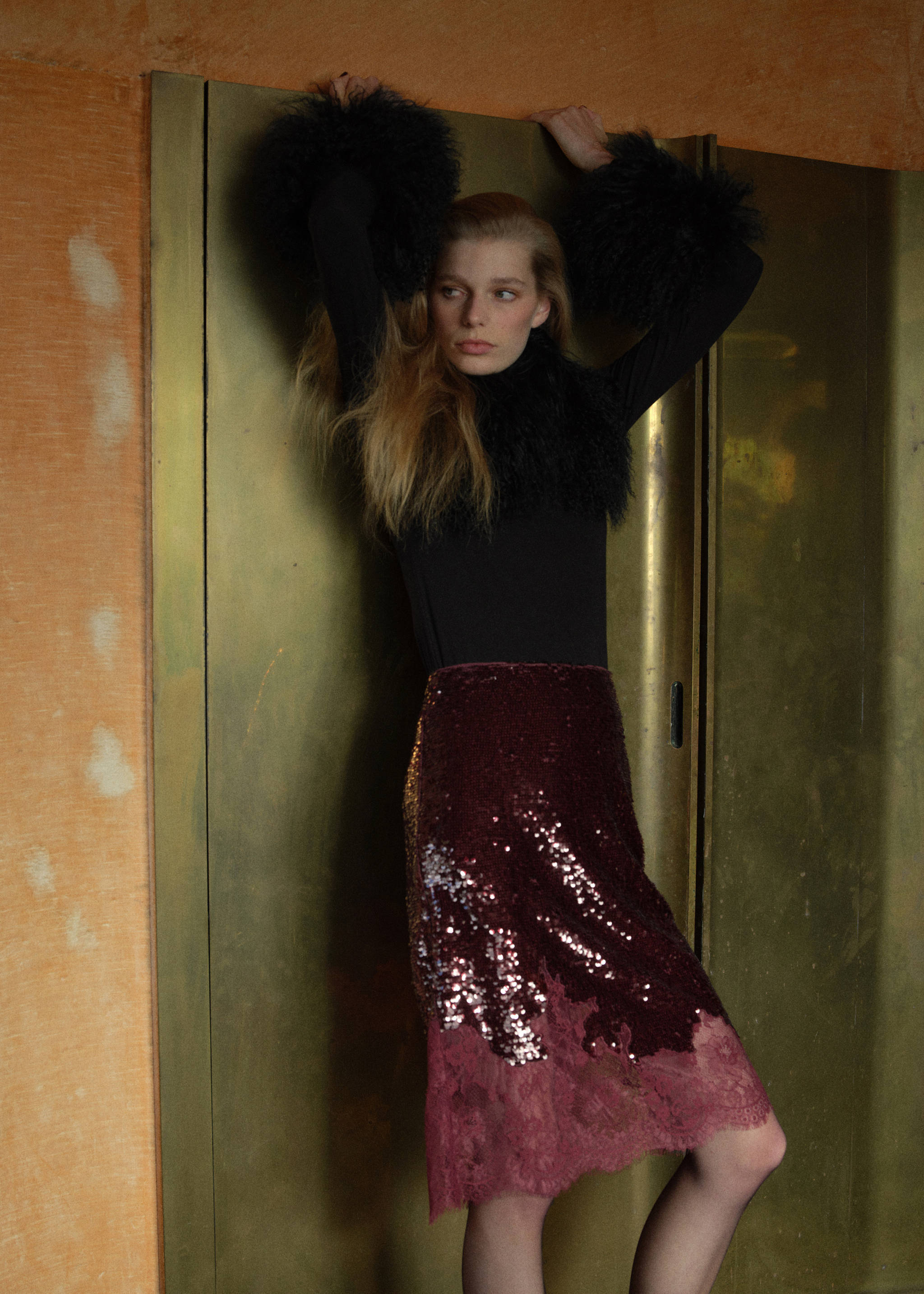 Sequin skirt with lace trim - General plane