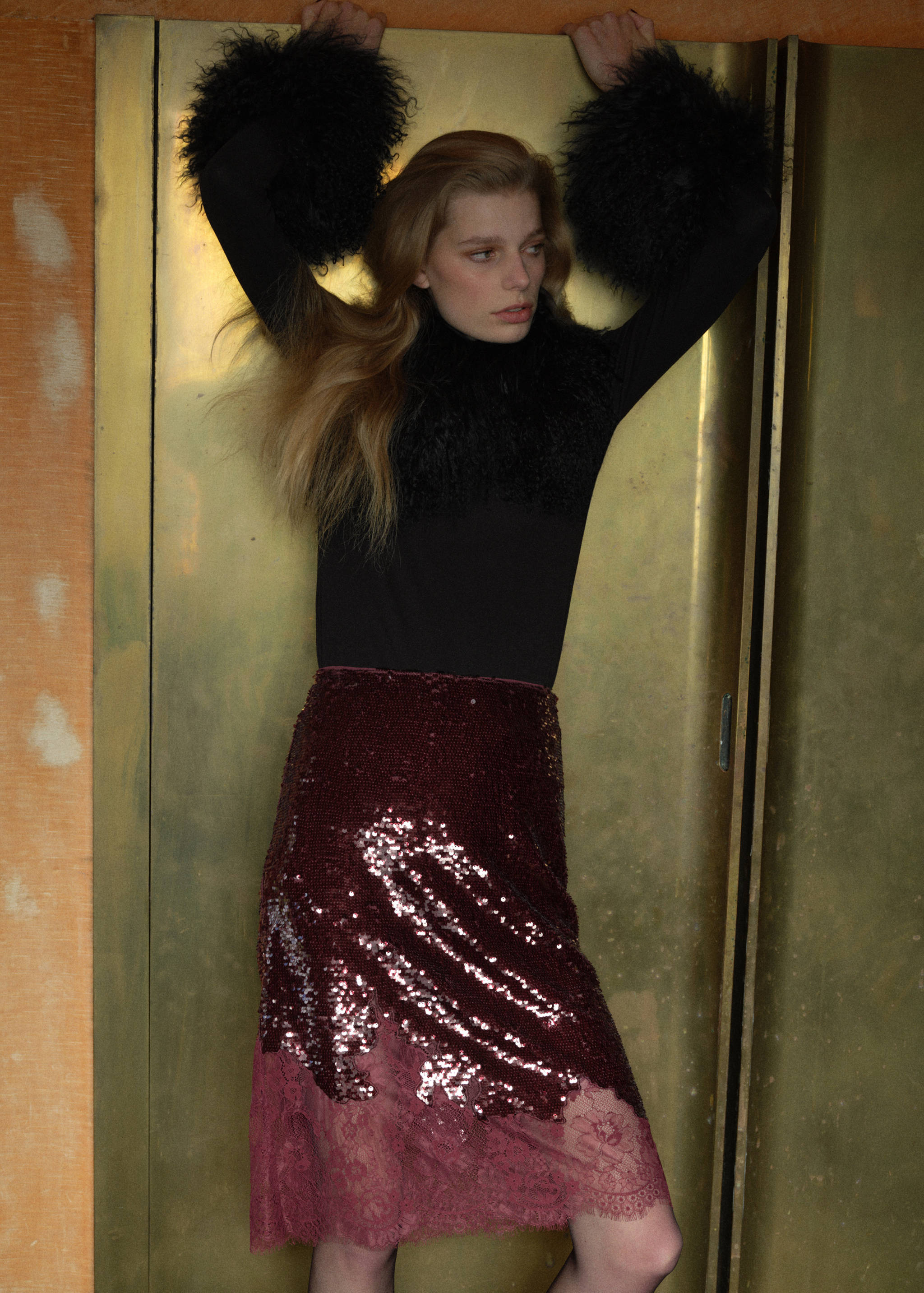 Sequin skirt with lace trim - Details of the article 1
