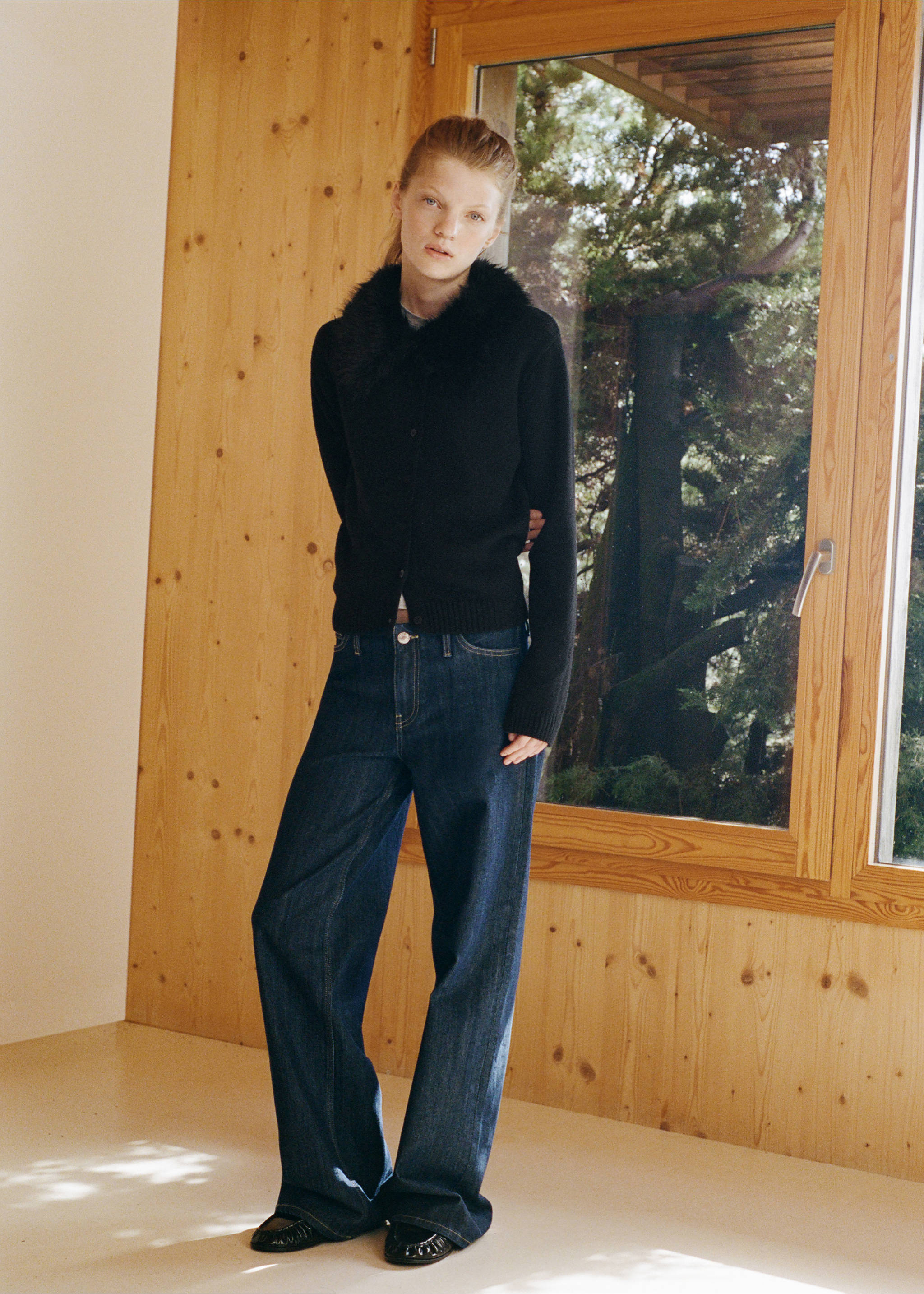 Black cardigan with faux-fur collar, paired with dark blue trousers., Black. Ref: 37049135-00.