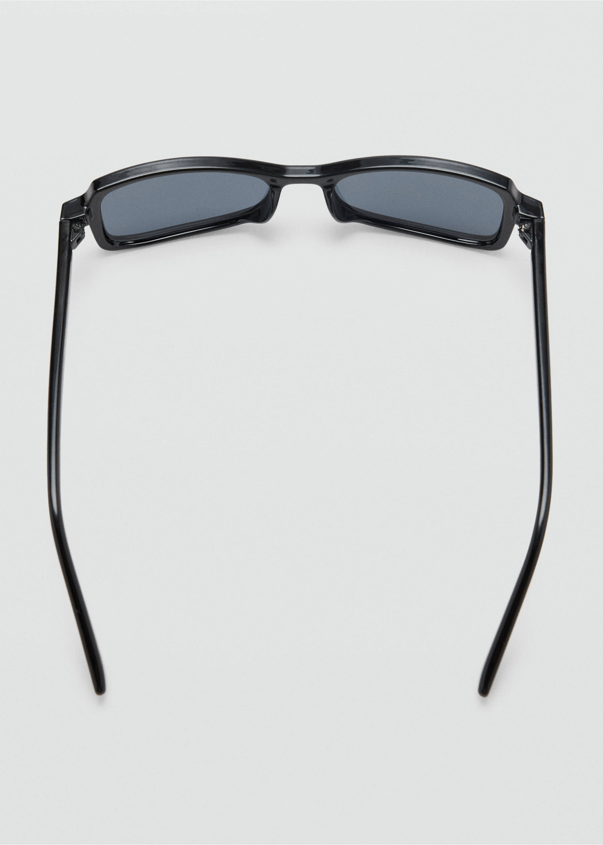 Gafas de sol rectangulares negras vistas desde atrás., Negro. Ref: 37049138-00.