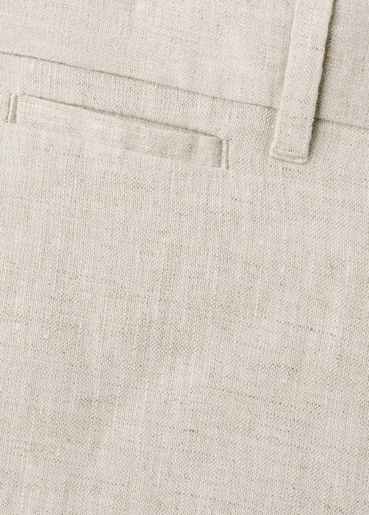Slim-fit 100% linen bermuda shorts — Ecru