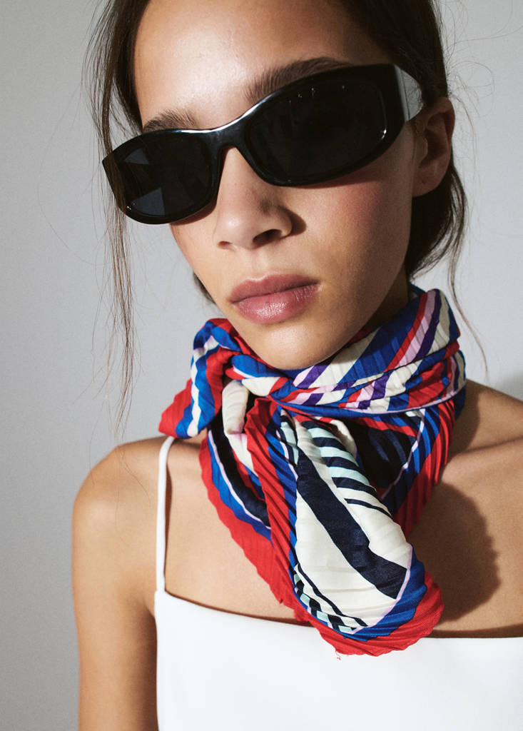 Textured print scarf — Red