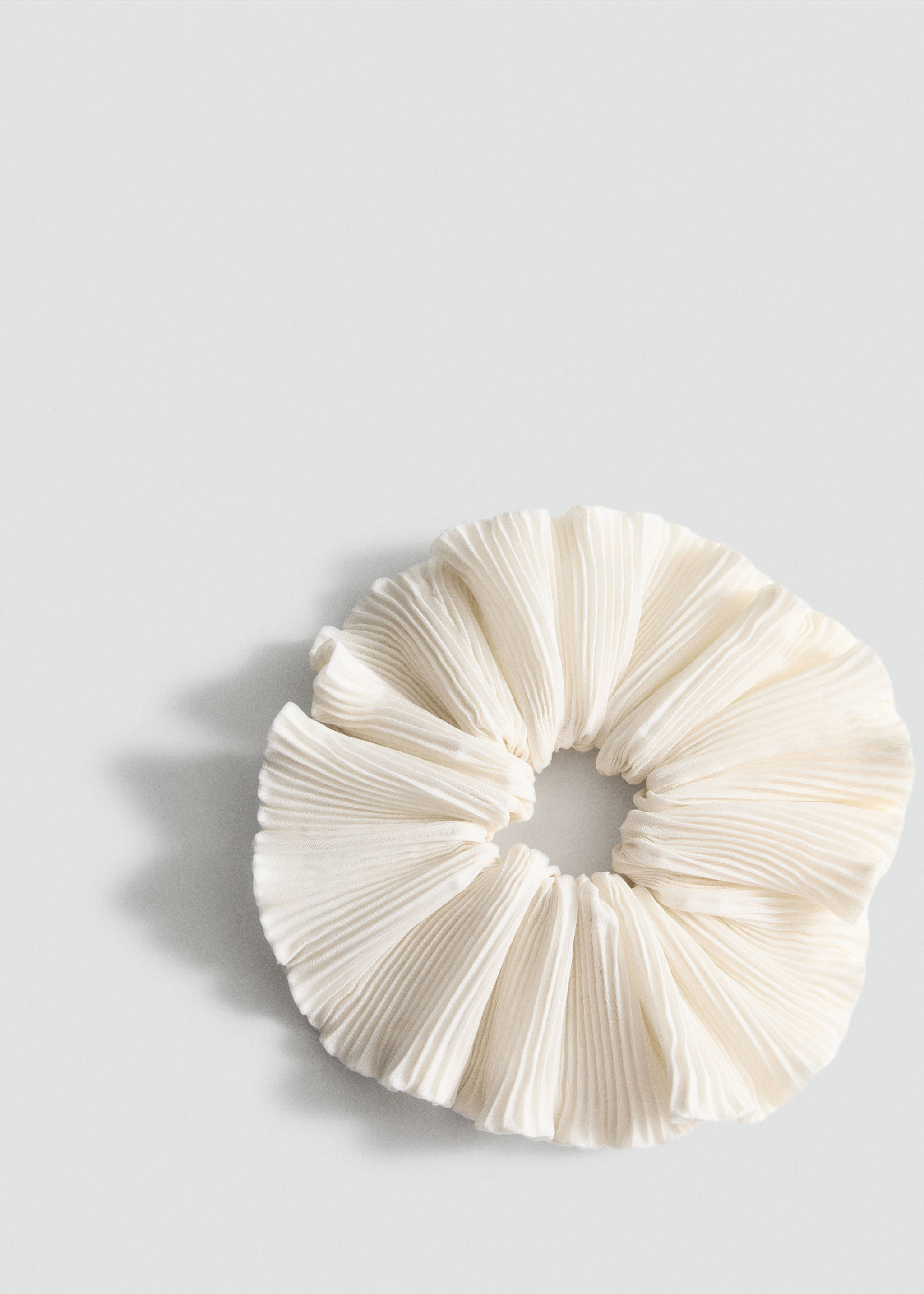 Pleated scrunchie - Article without model, Ecru. Ref: 37051339-00.