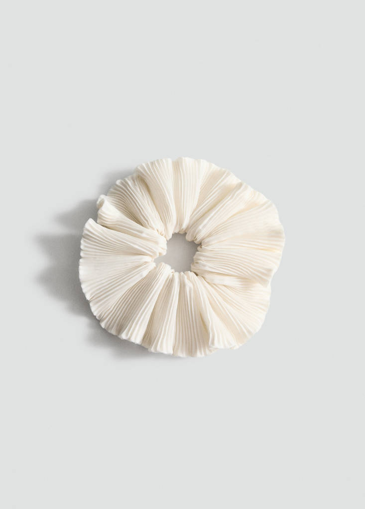 Pleated scrunchie — Ecru