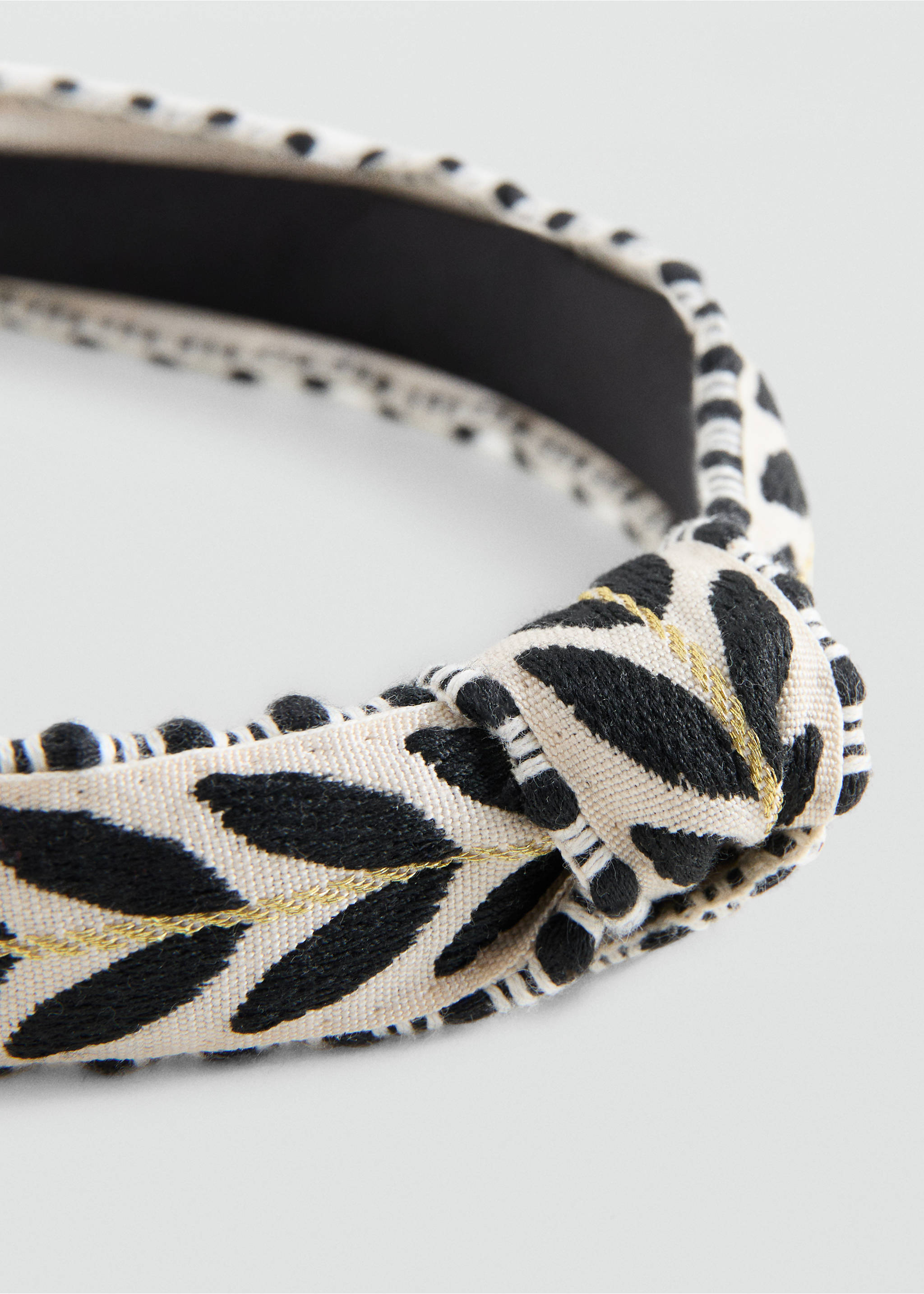 Serre-tête nœud avec détails brodés - Plan moyen, Noir. Ref: 37051342-00.